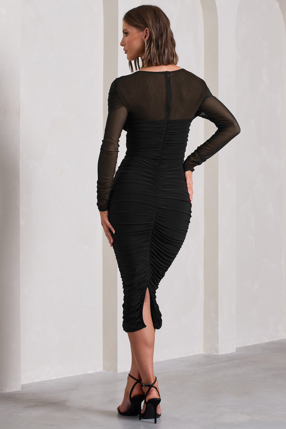 Between The Lines | Vestido midi ajustado de manga larga con fruncidos y malla negra