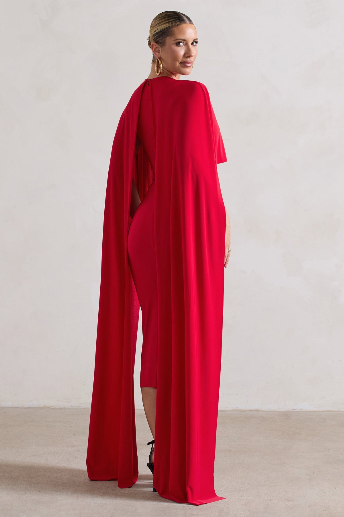 Camellia | Vestido Midi Rojo con Capa