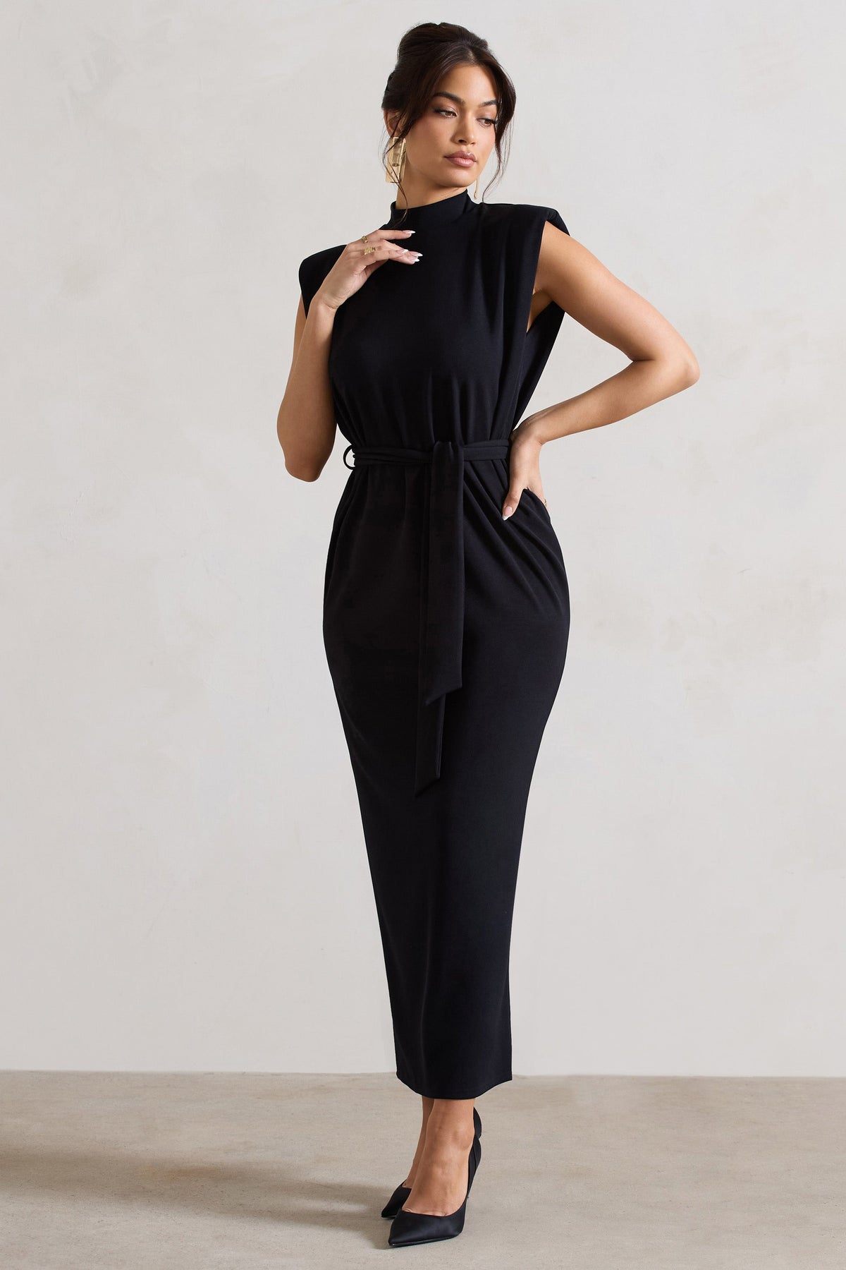 Abbie | Vestido largo negro de cuello alto con cinturón ajustable