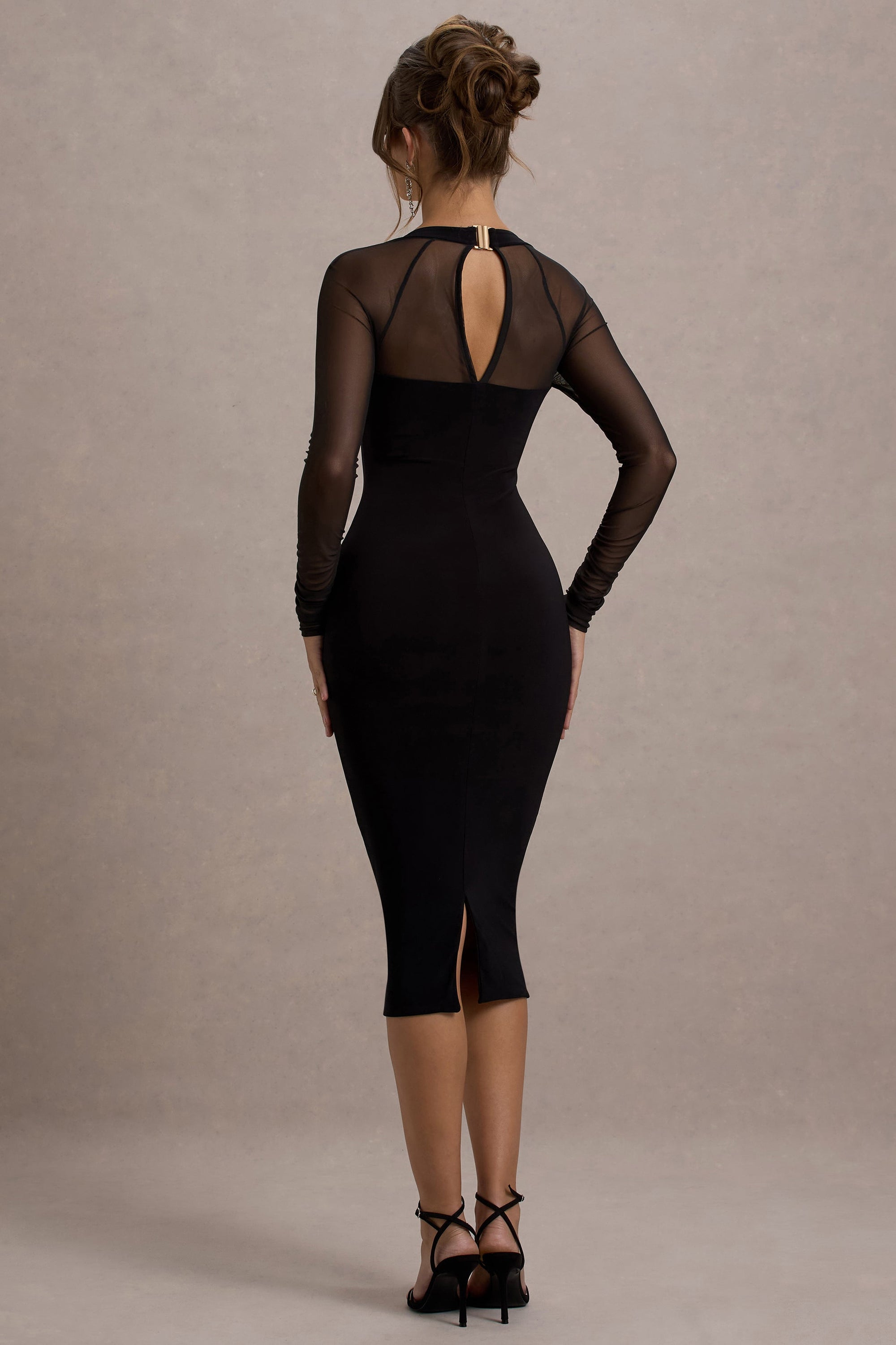 Off Track | Vestido Midi Ajustado Negro con Mangas Transparentes