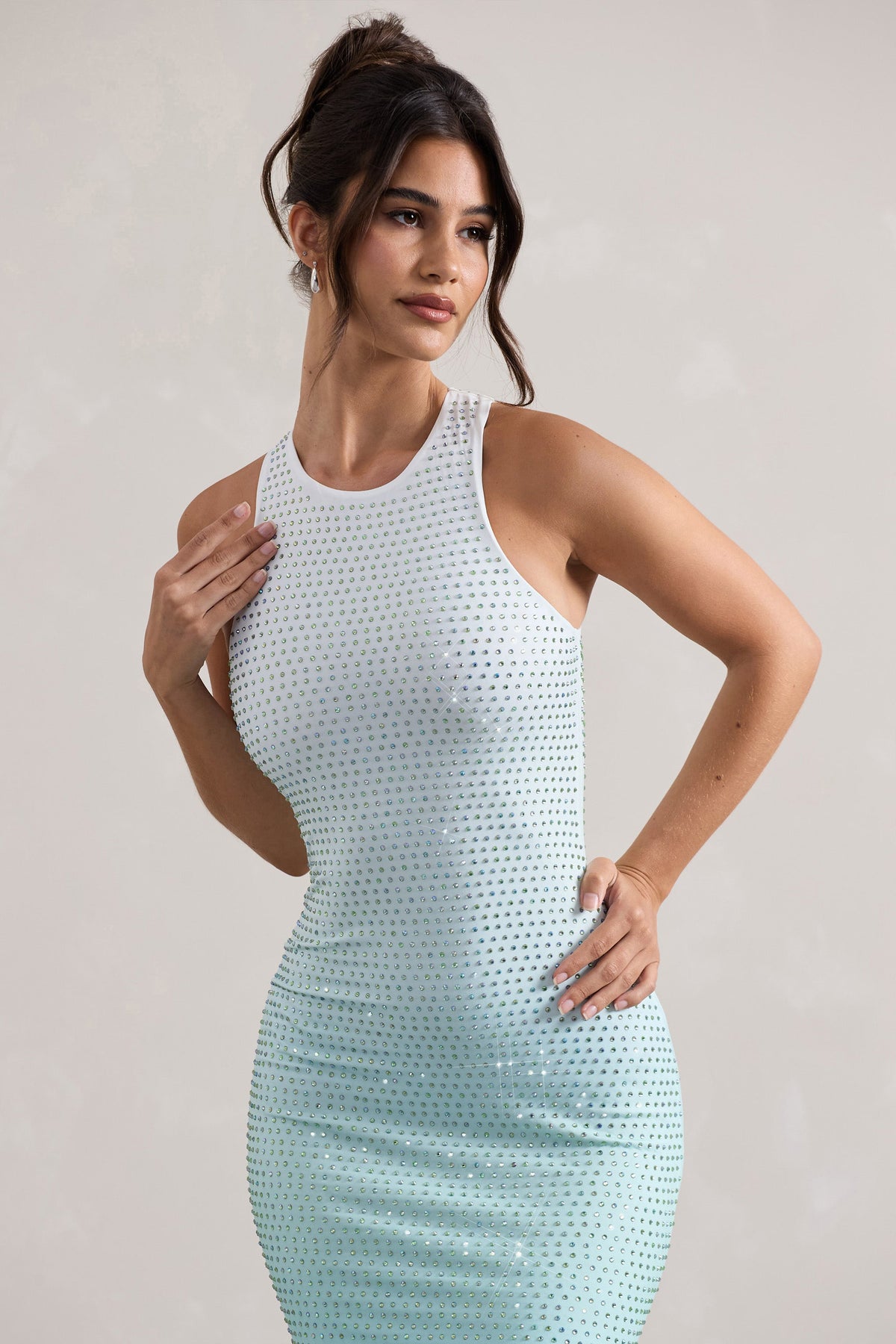 Escala | Vestido Maxi de Cuello Halter Degradado en Menta con Adornos