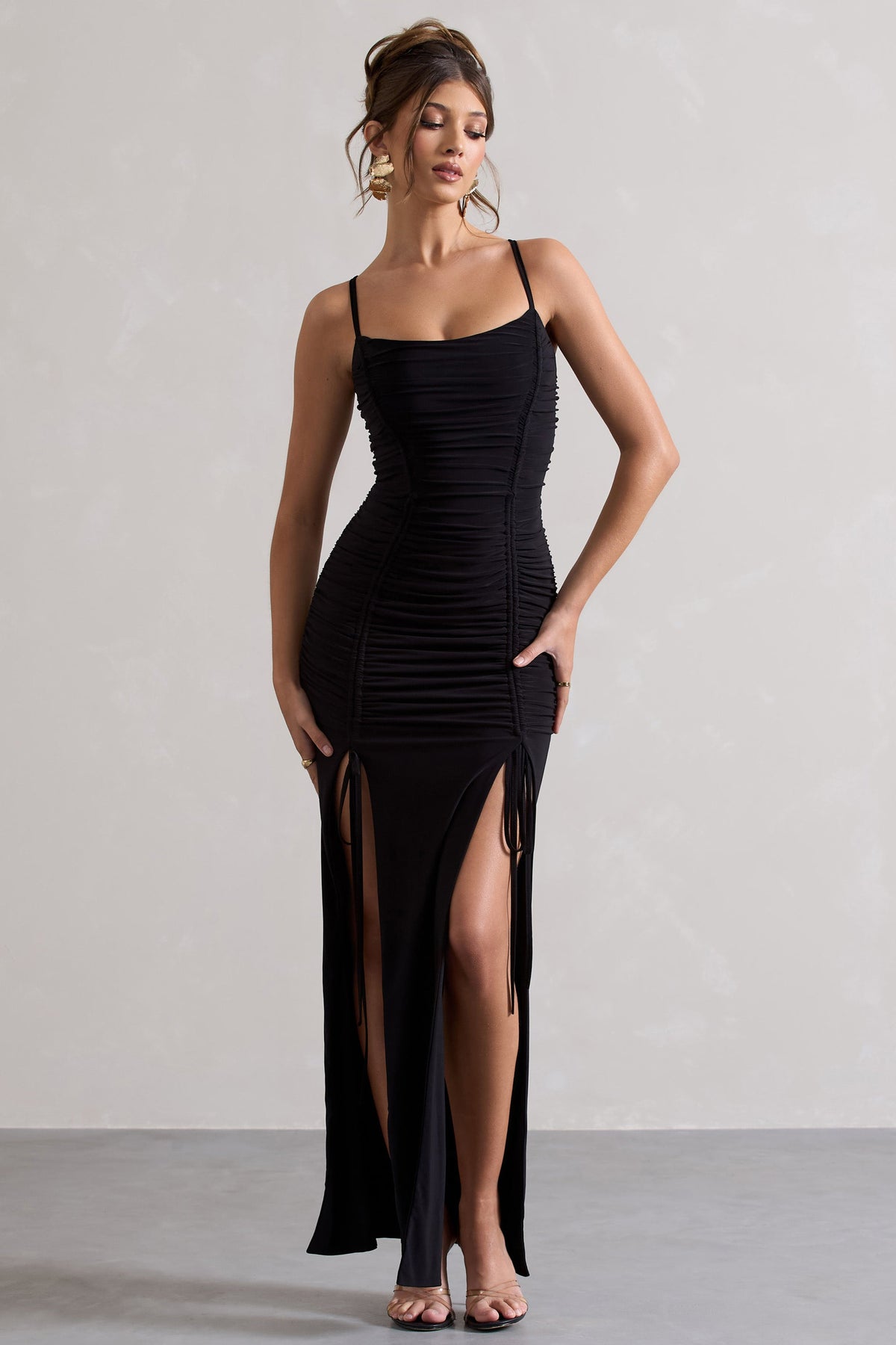 Devon | Vestido largo Negro Fruncido con Tirantes y Aberturas