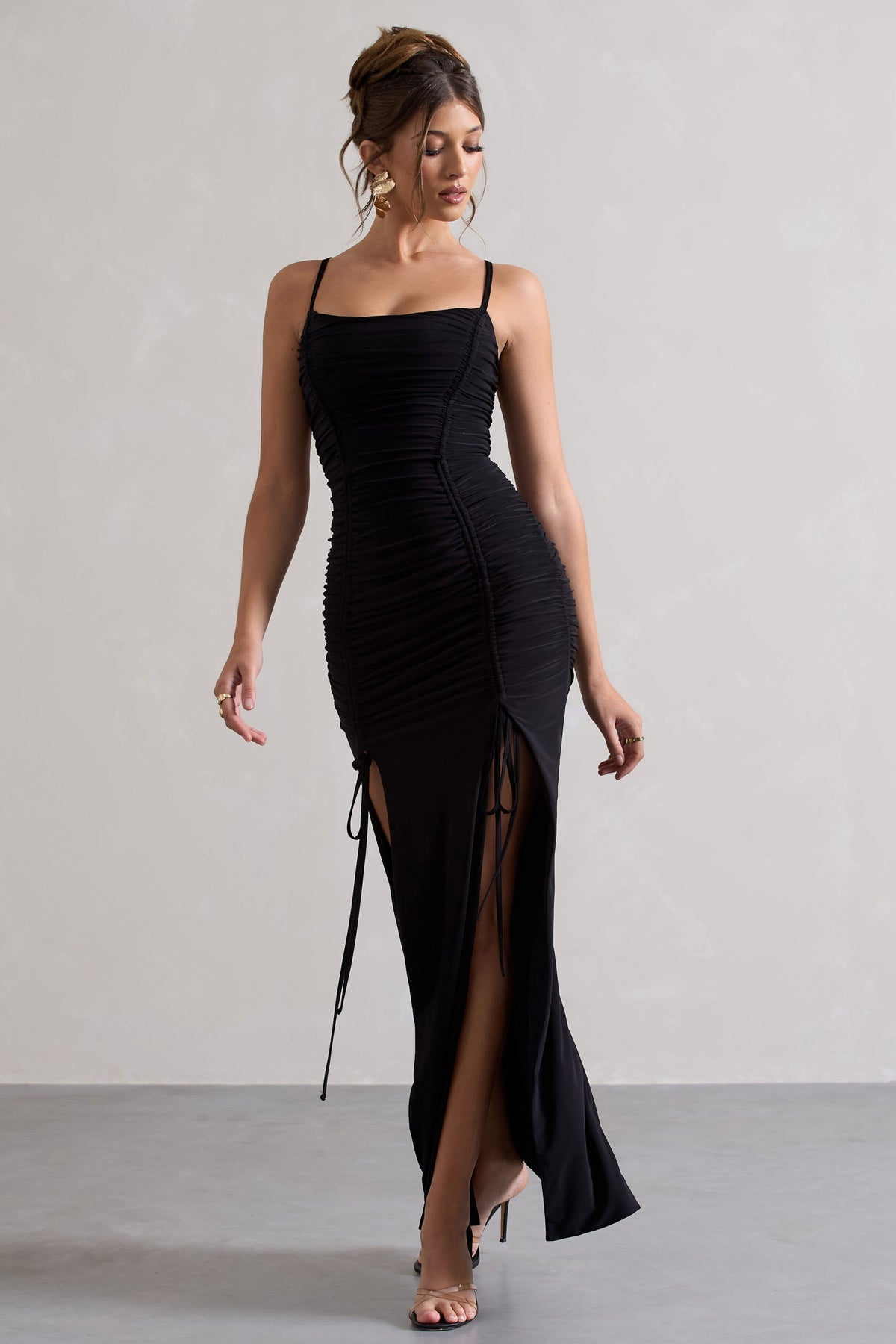 Devon | Vestido largo Negro Fruncido con Tirantes y Aberturas