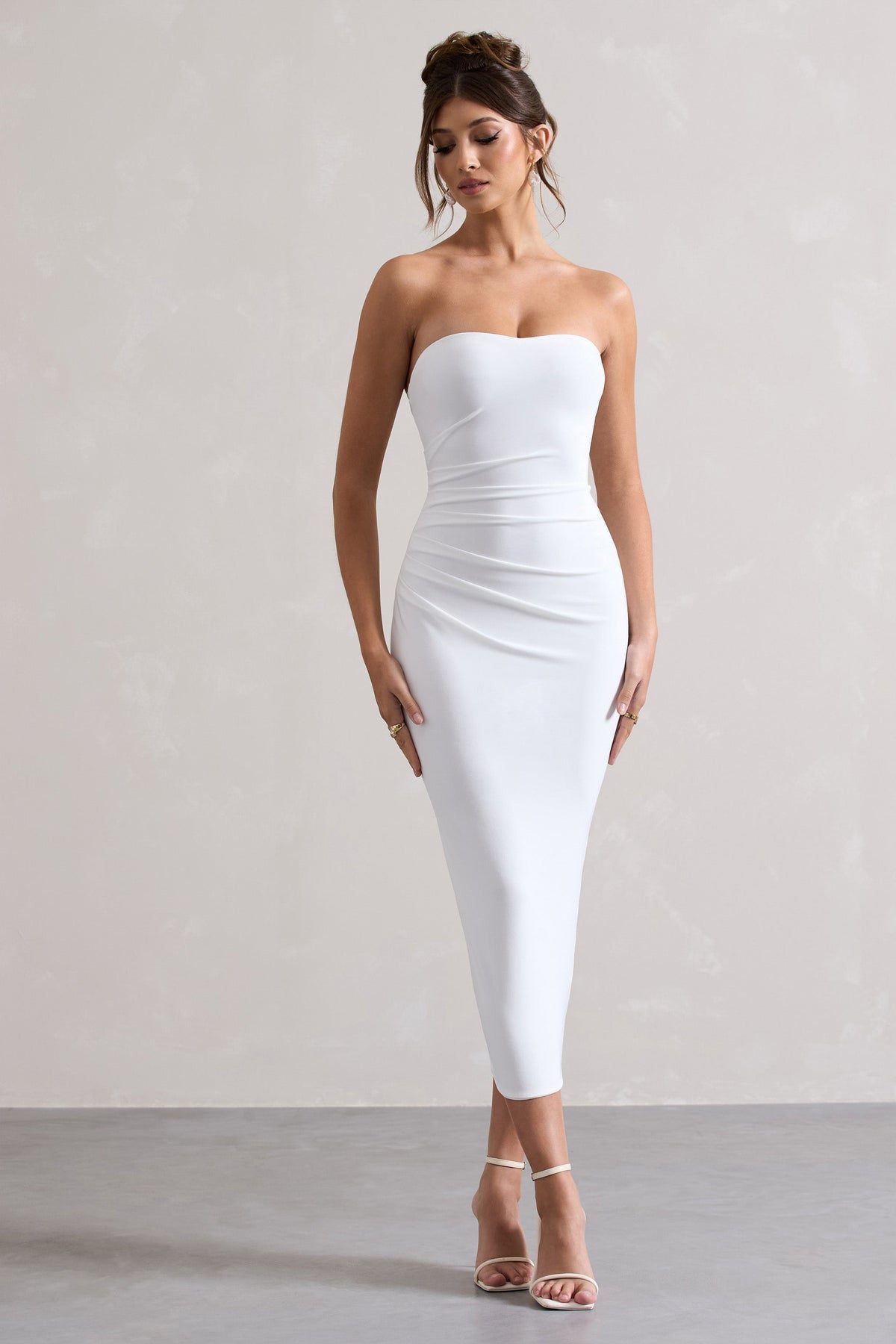 East End | Vestido midi blanco entallado con detalle de nudo en la espalda
