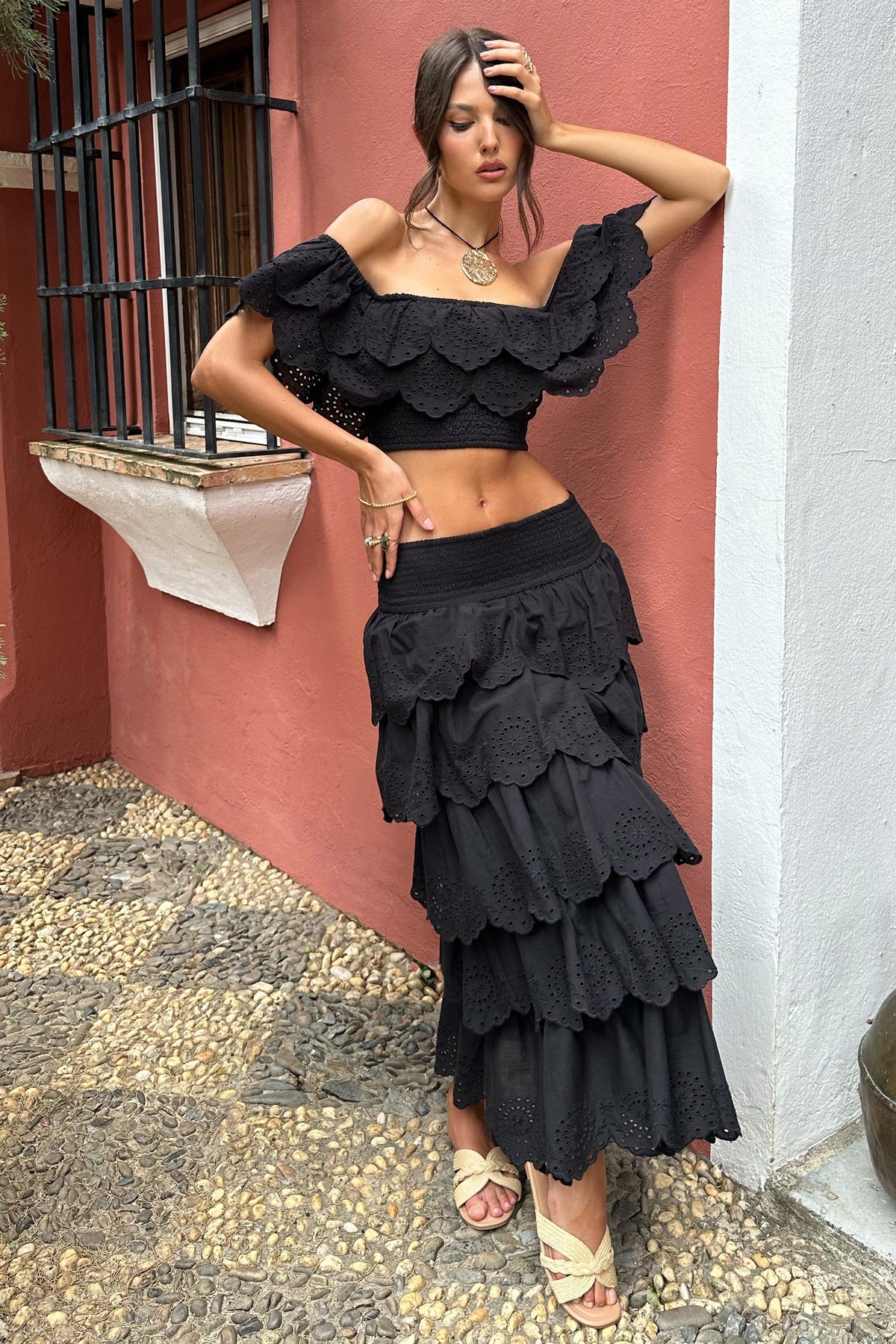 Breathtaking | Top corto Bardot con volantes en negro