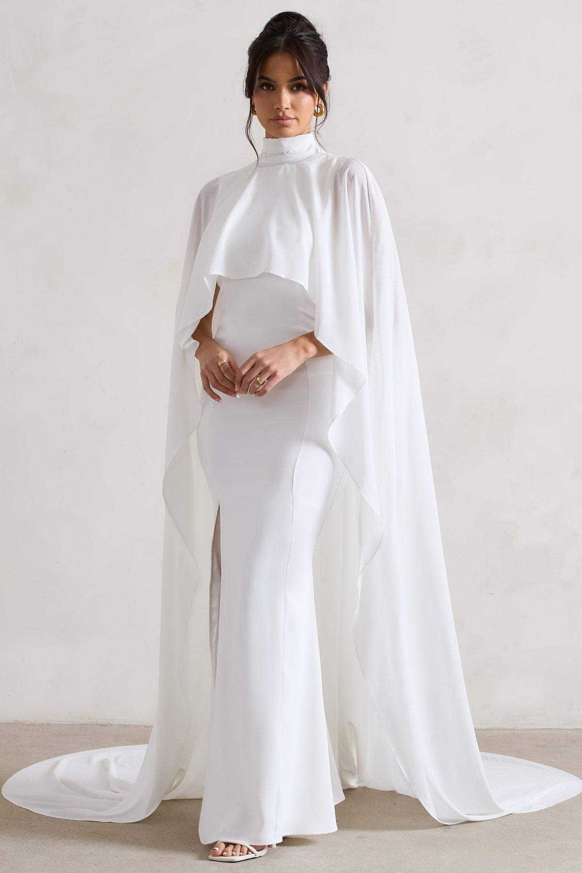 Saint | Vestido Largo Crema con corte sirena y Capa de Gasa