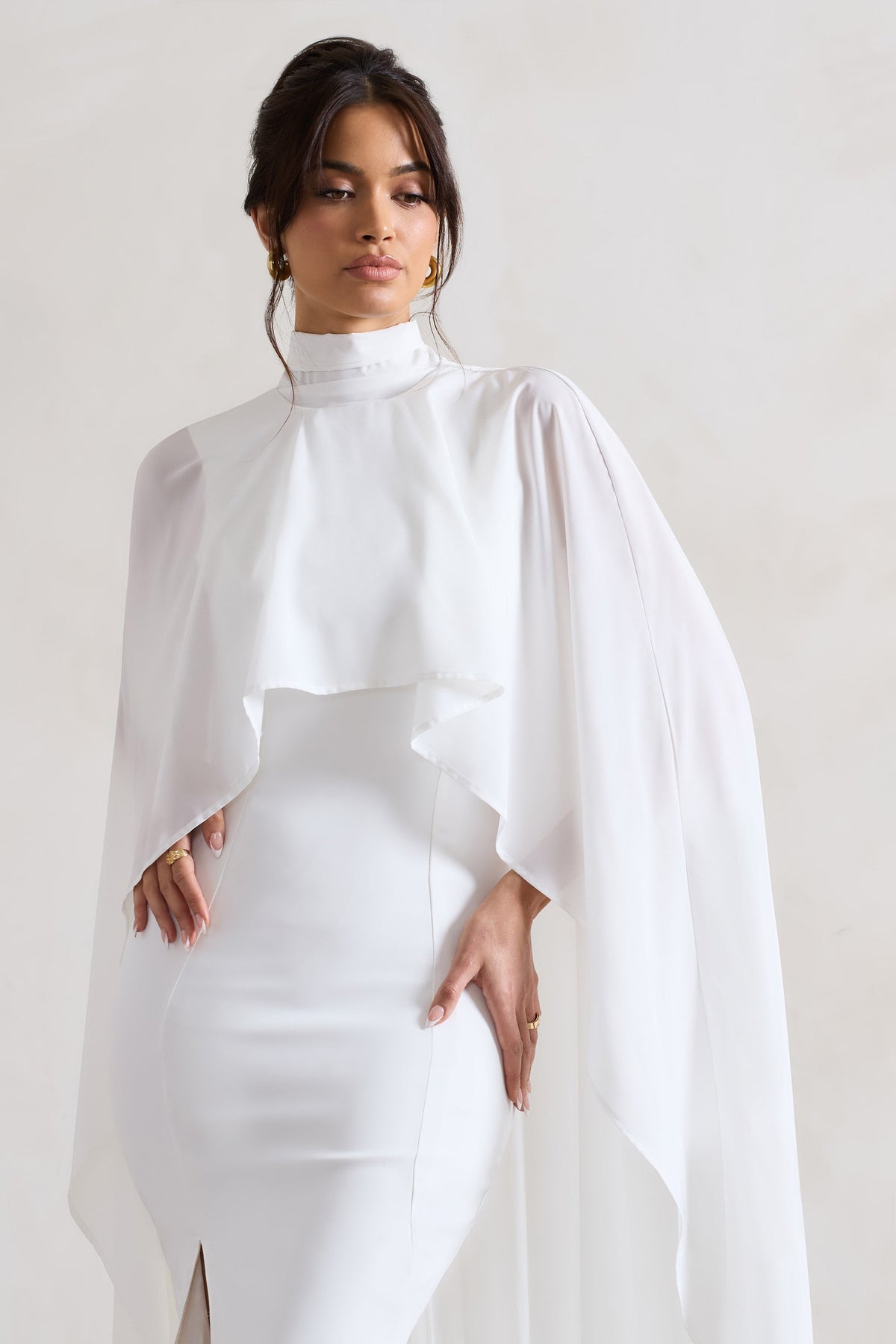 Saint | Vestido Largo Crema con corte sirena y Capa de Gasa