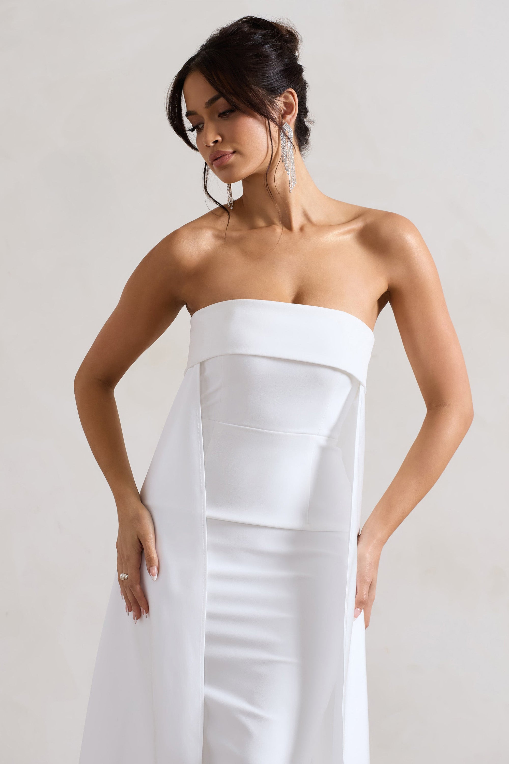 Save The Date | Vestido Midi Bandeau con Cola Crema