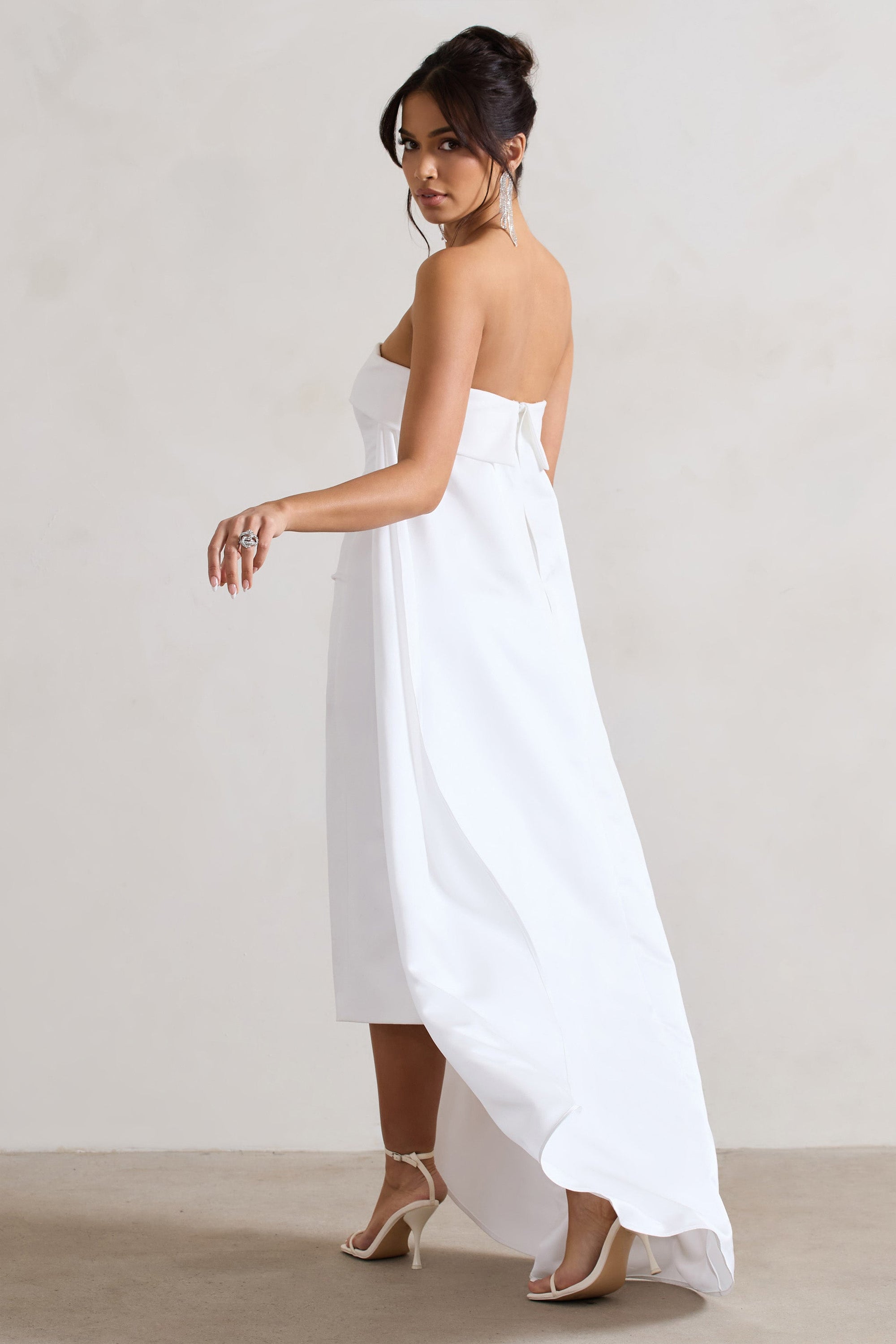 Save The Date | Vestido Midi Bandeau con Cola Crema