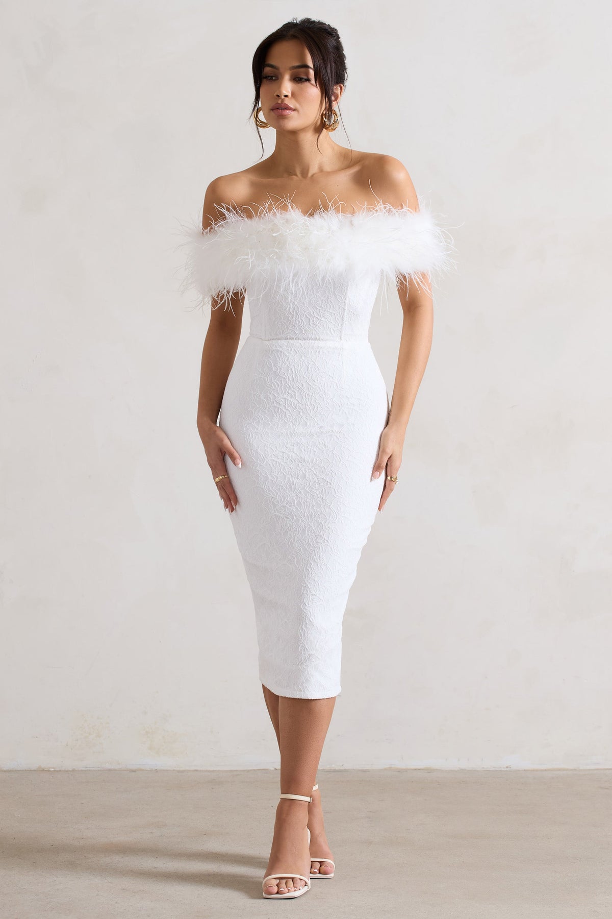 Maiden | Vestido Midi Bardot de Encaje Blanco con Plumas