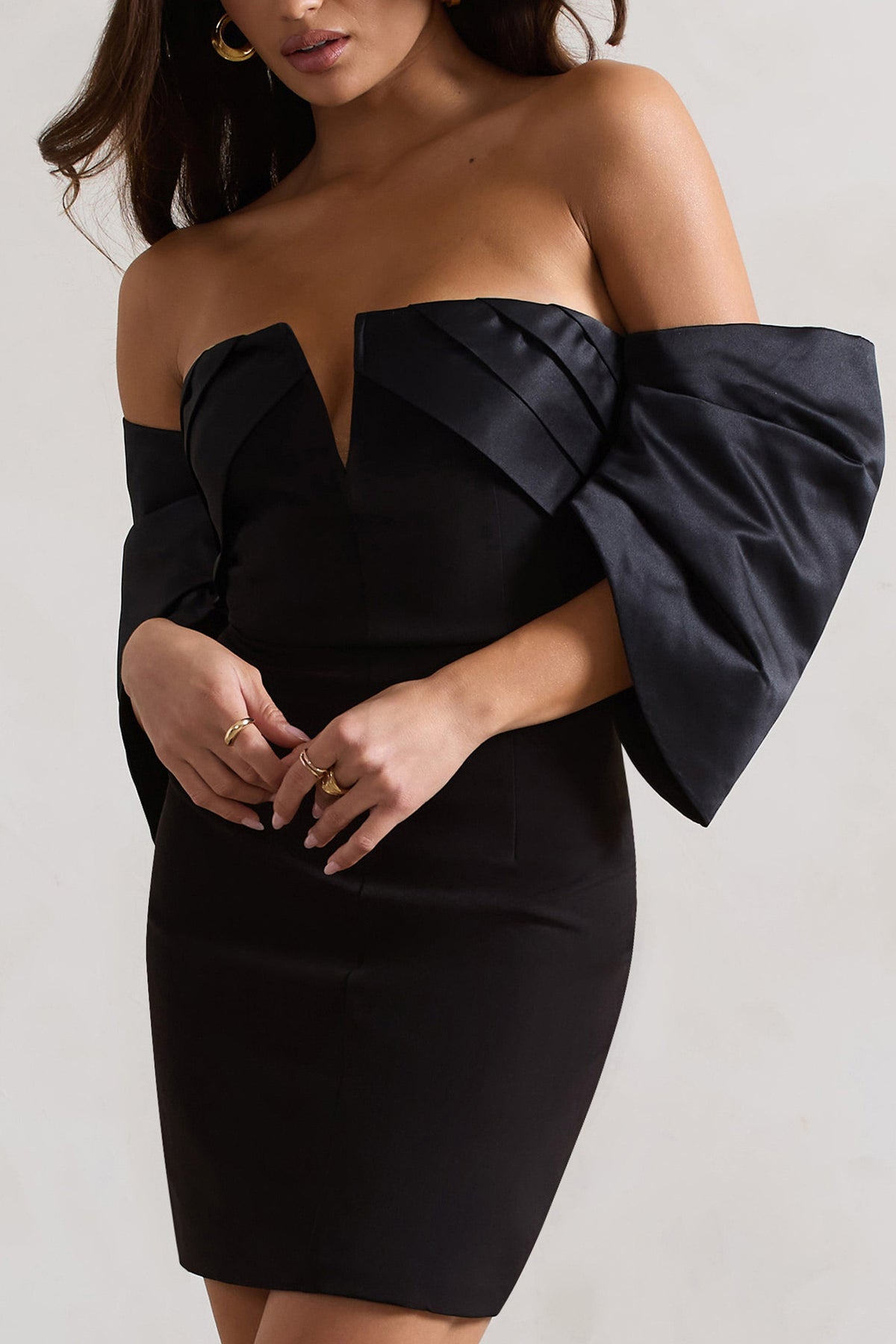 Short & Sweet | Minivestido ajustado Bardot negro