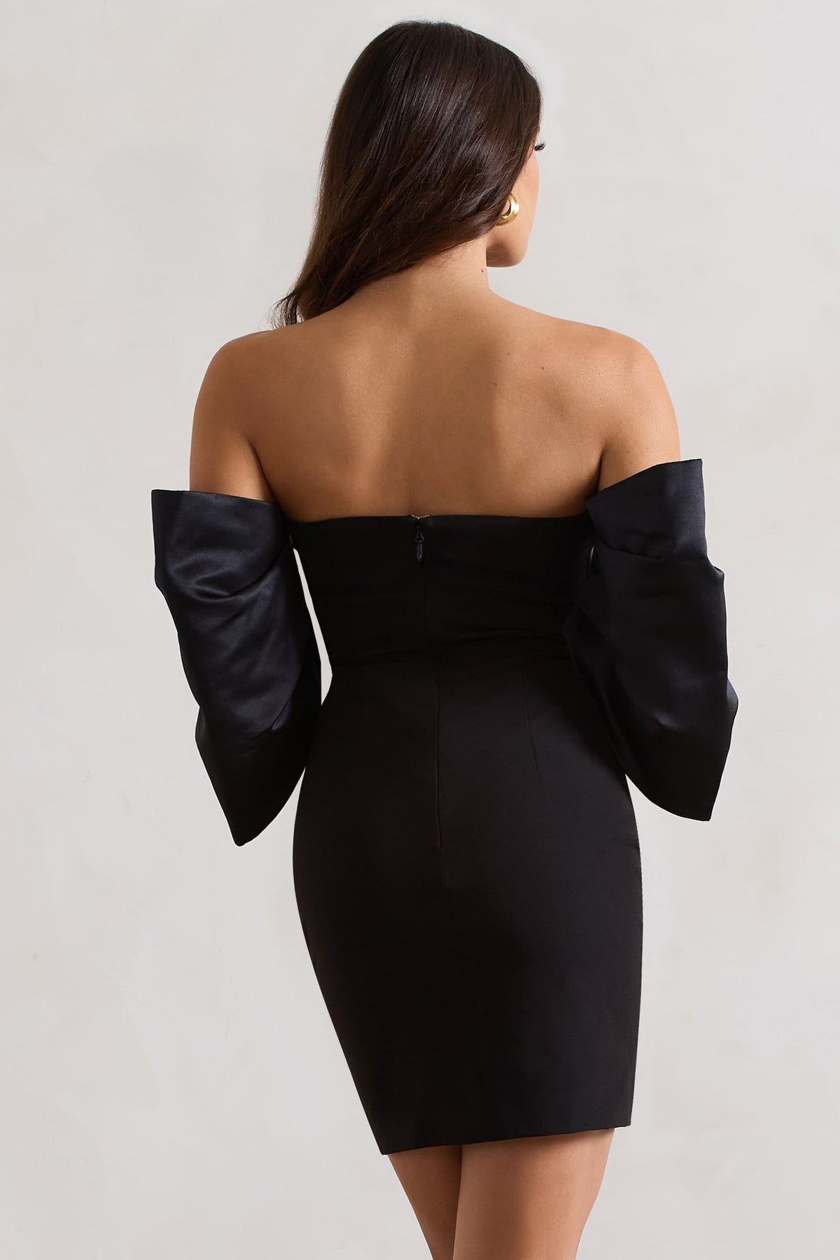 Short & Sweet | Minivestido ajustado Bardot negro