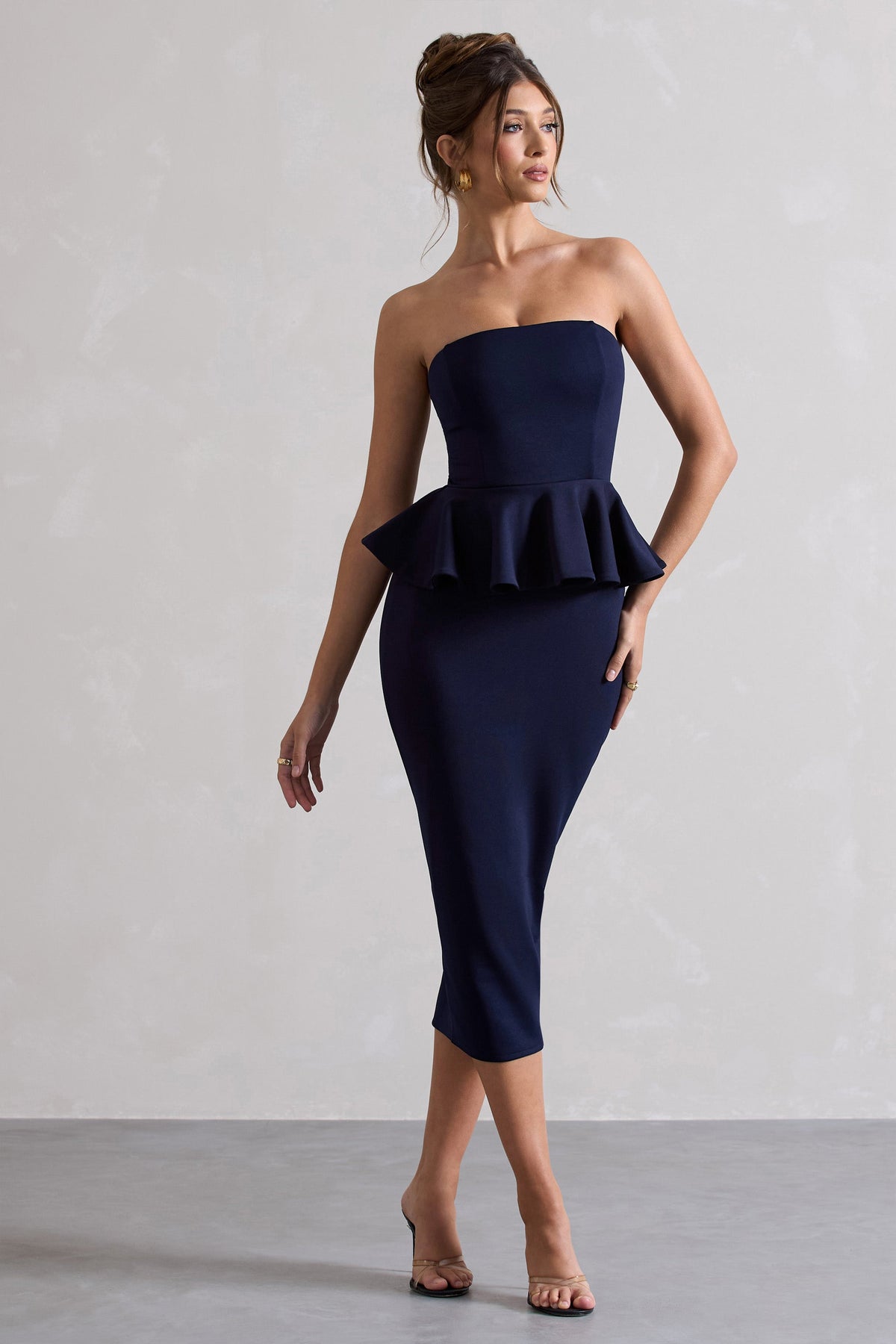 Chicago | Vestido Midi Azul Marino con escote bandeau y cintura peplum