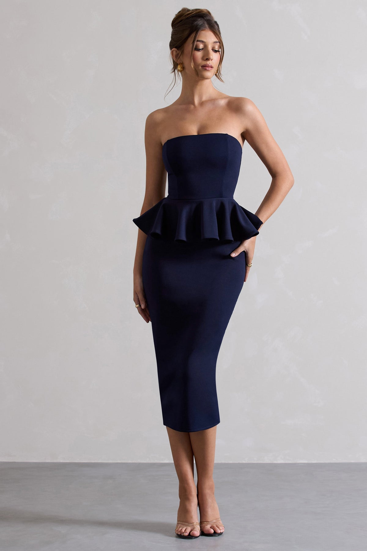 Chicago | Vestido Midi Azul Marino con escote bandeau y cintura peplum