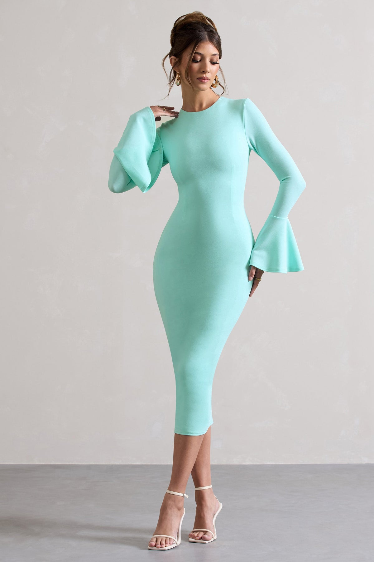 Rhyanne | Vestido Midi Ajustado Verde Hielo con Mangas Acampanadas