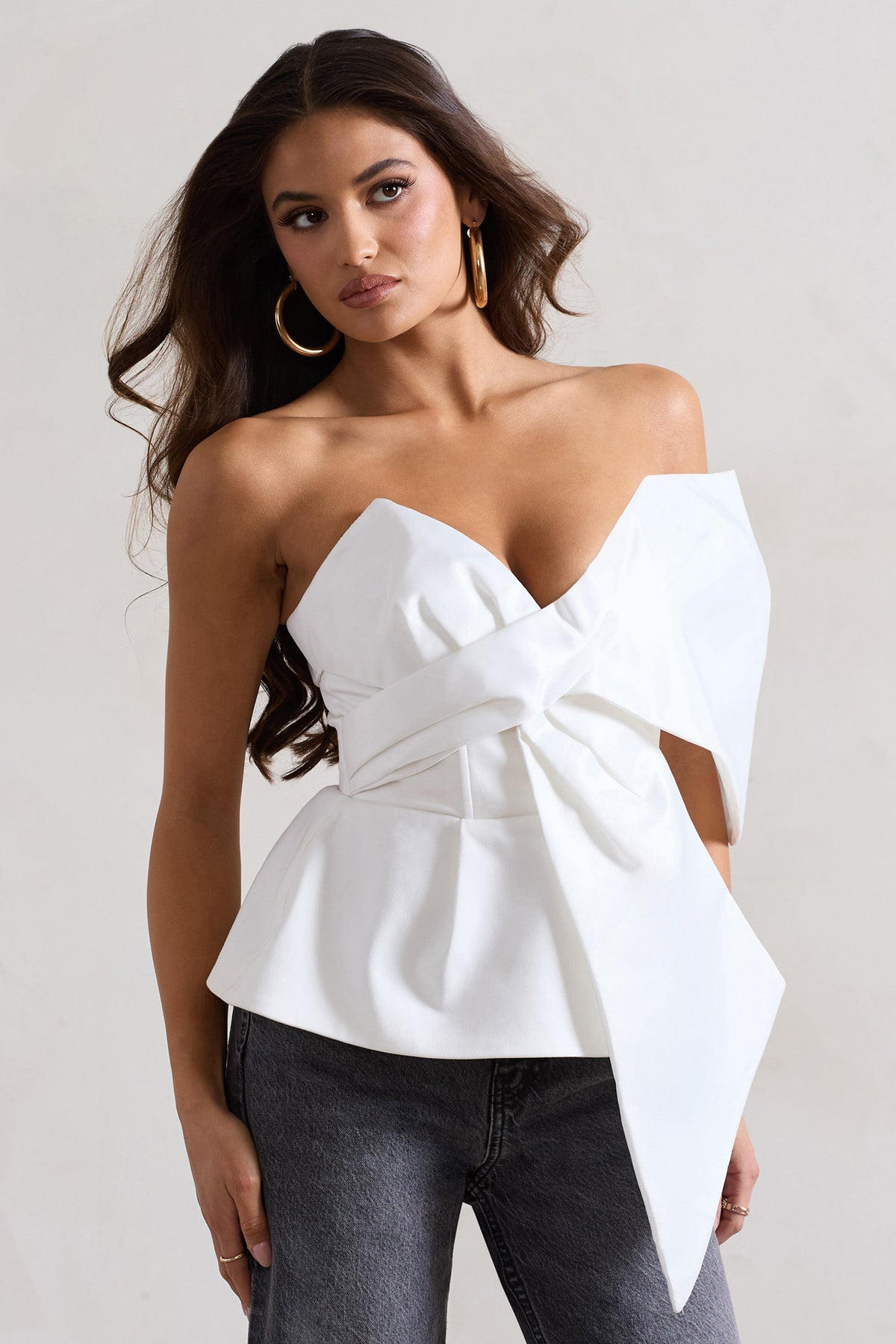 Mayfair | Top Bardot Asimétrico Blanco con Peplum