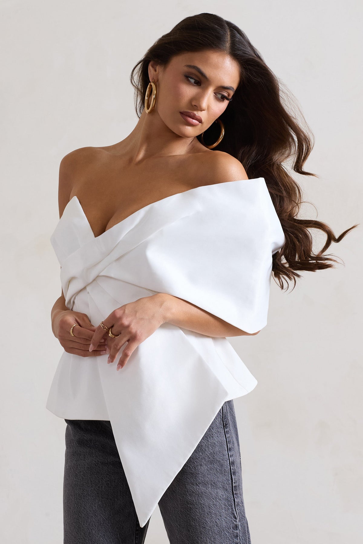 Mayfair | Top Bardot Asimétrico Blanco con Peplum