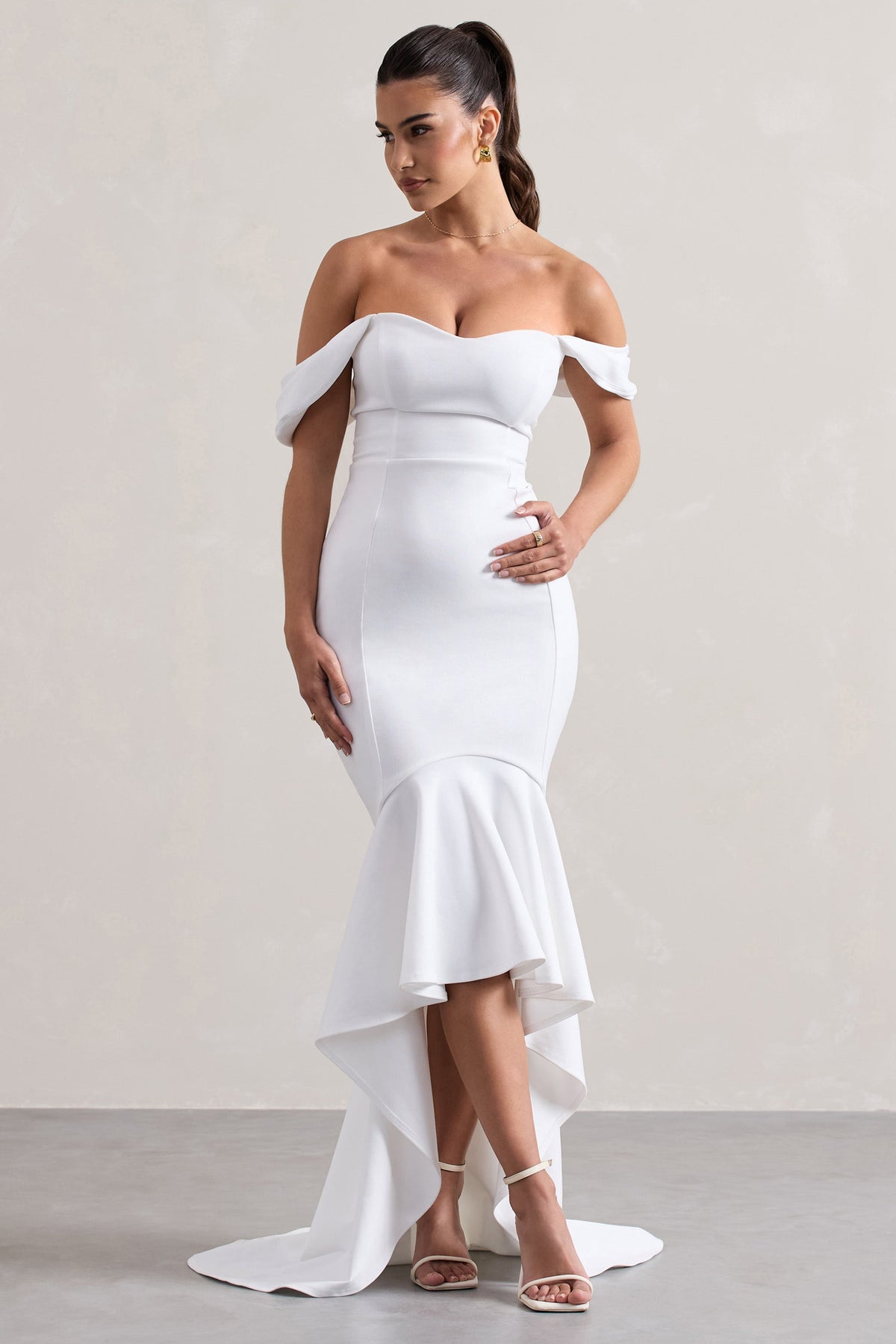 Cotillion | Vestido largo Blanco con Escote Corazón y Bajo Asimétrico con Volantes