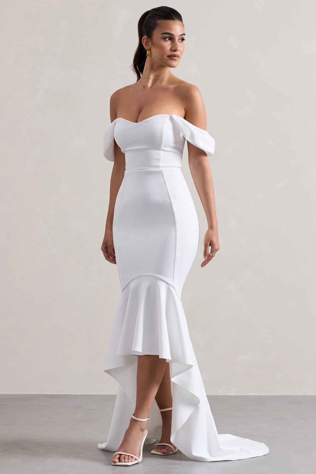 Cotillion | Vestido largo Blanco con Escote Corazón y Bajo Asimétrico con Volantes