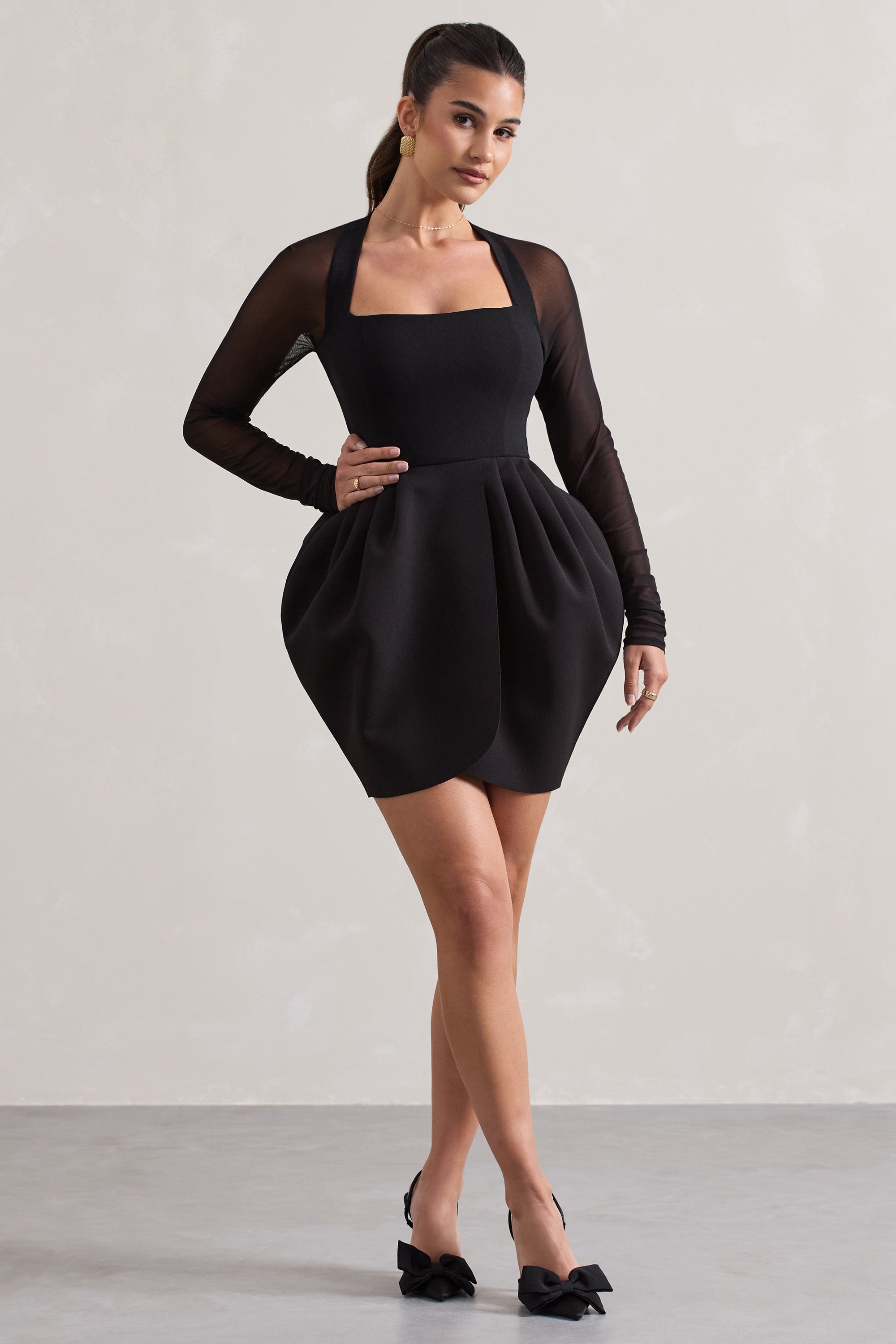 Alto | Vestido Corto Negro con Escote Cuadrado y Falda Abullonada