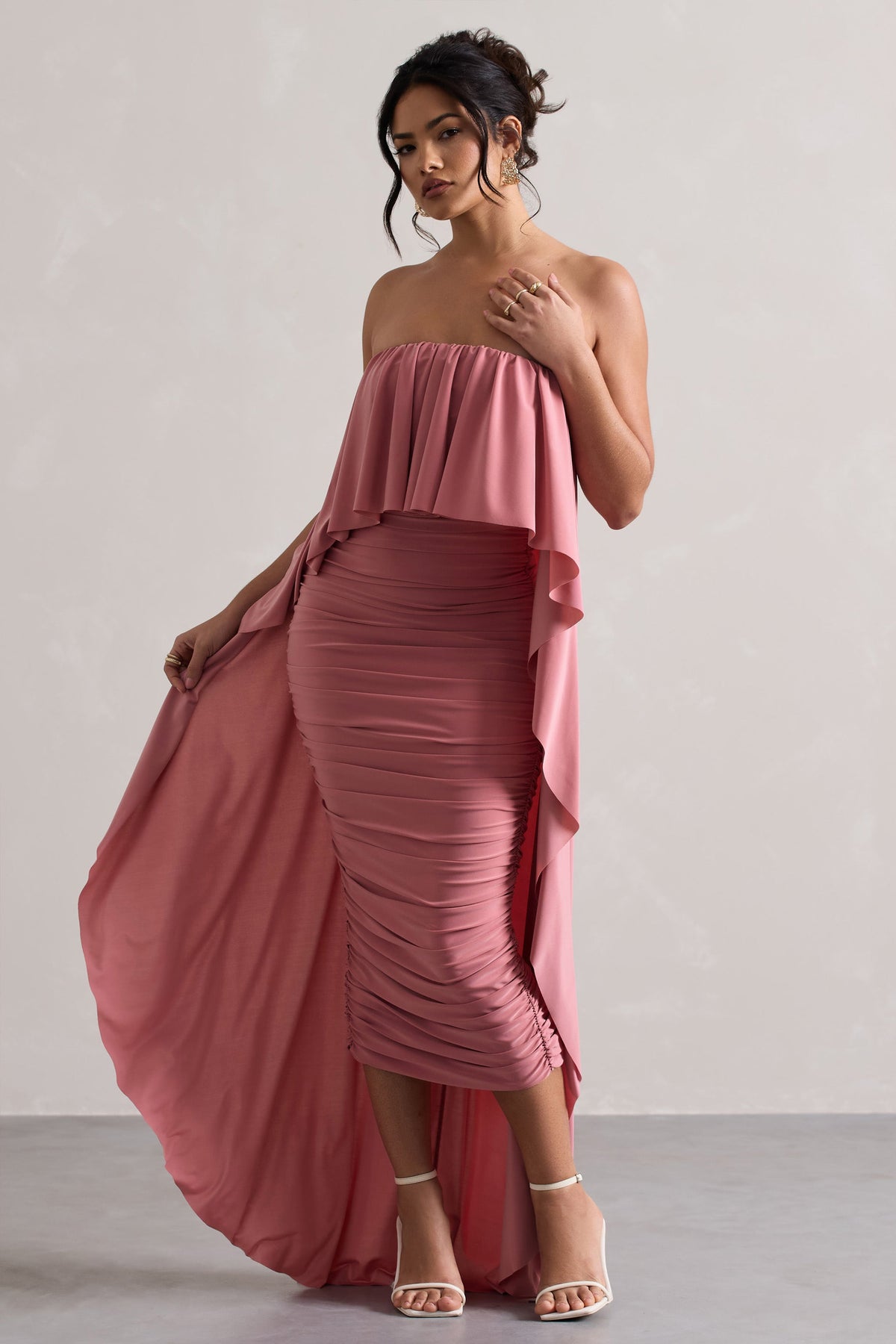 Upon A Time | Vestido Midi Fruncido con Capa en rosa palo