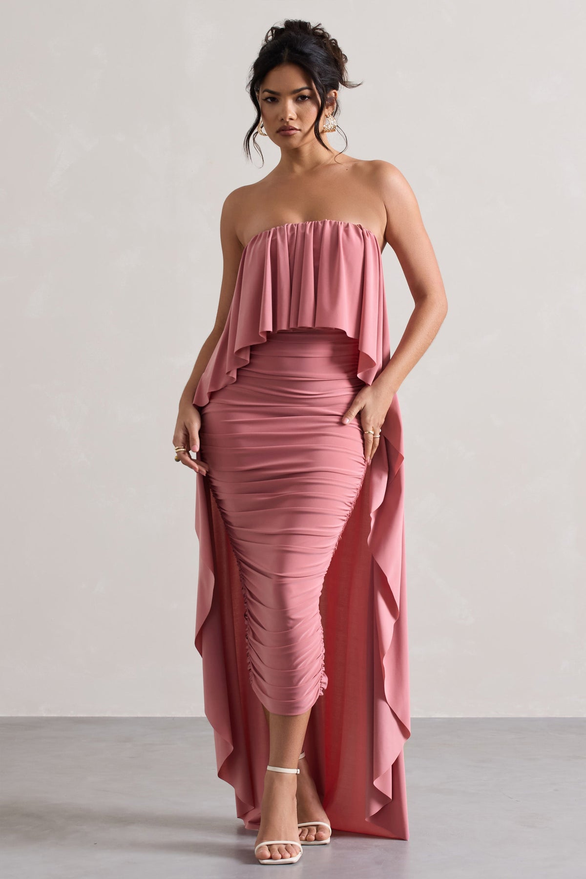 Upon A Time | Vestido Midi Fruncido con Capa en rosa palo