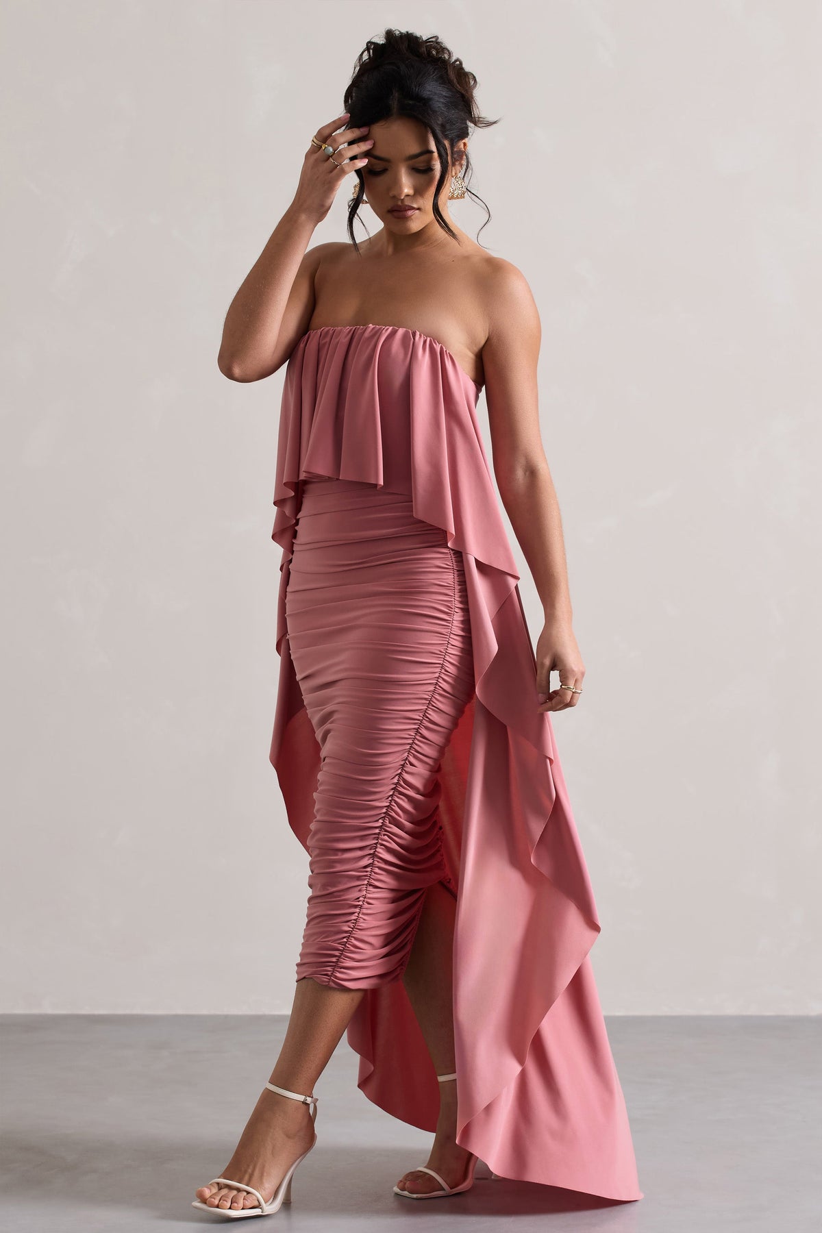 Upon A Time | Vestido Midi Fruncido con Capa en rosa palo