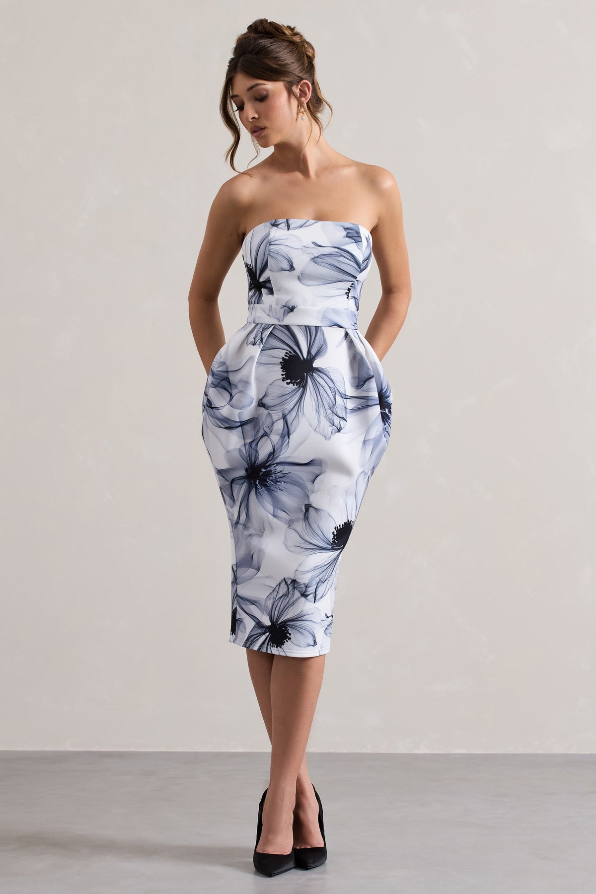 Chateau | Vestido Midi con escote bandeau y estampado con flores negras