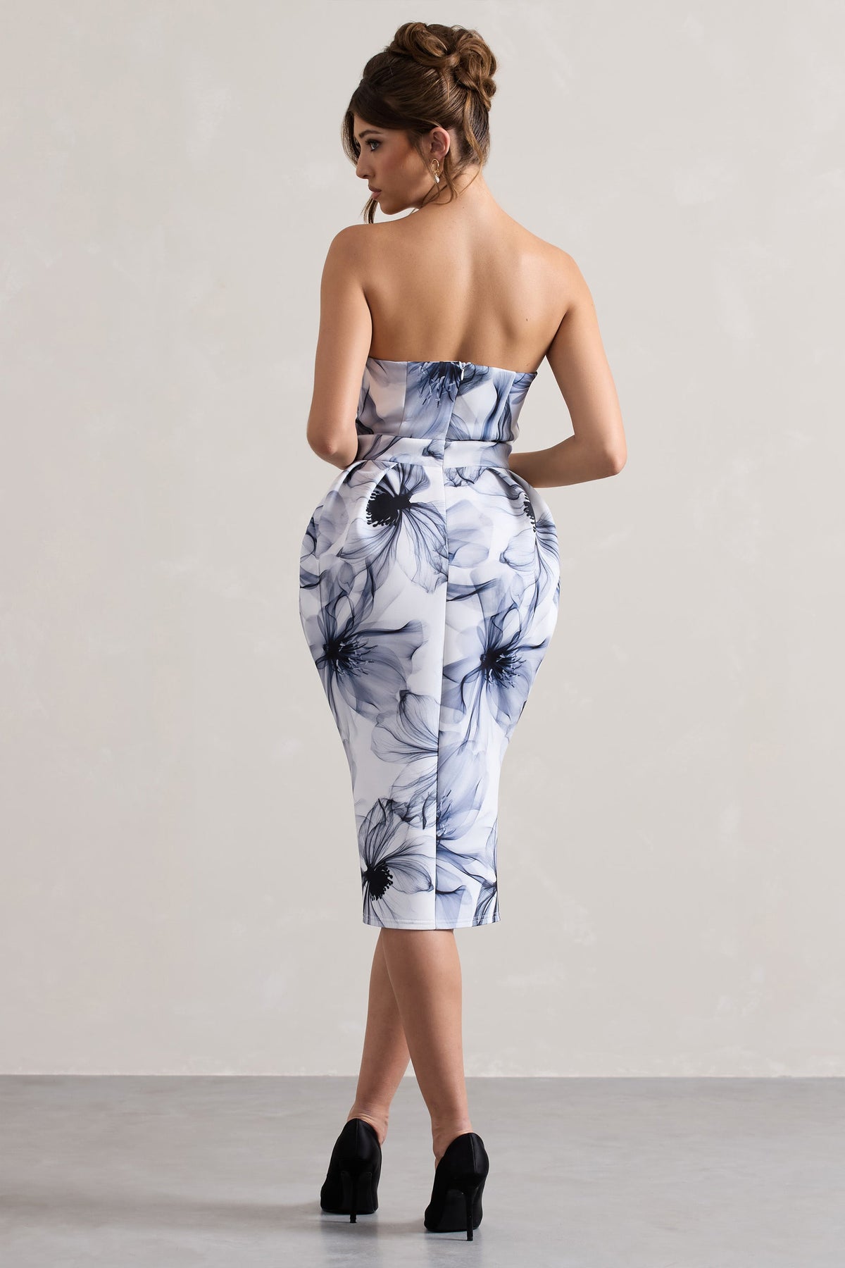Chateau | Vestido Midi con escote bandeau y estampado con flores negras