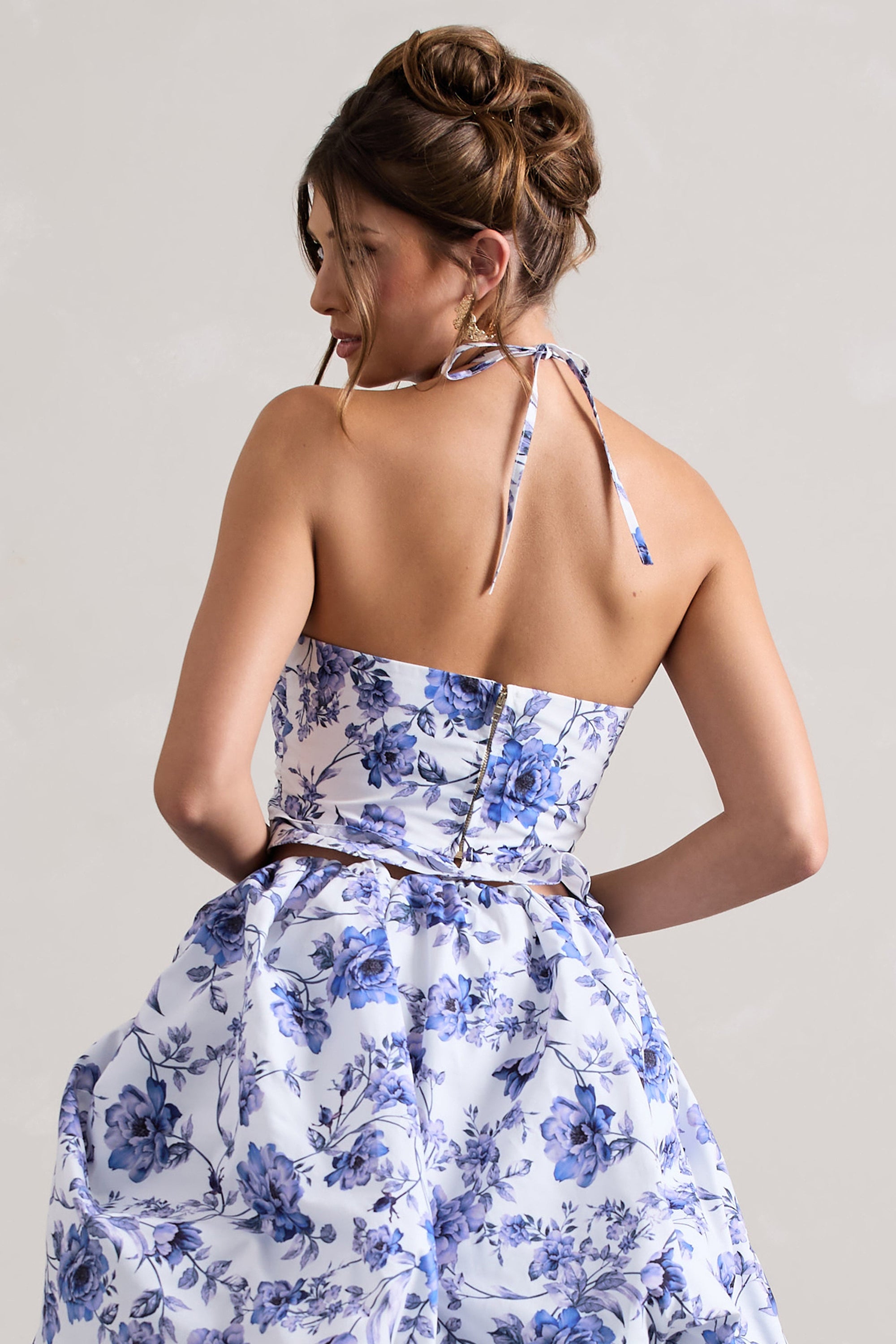 Roam | Top corto con cuello en V, volantes y estampado floral