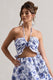 Roam | Top corto con cuello en V, volantes y estampado floral