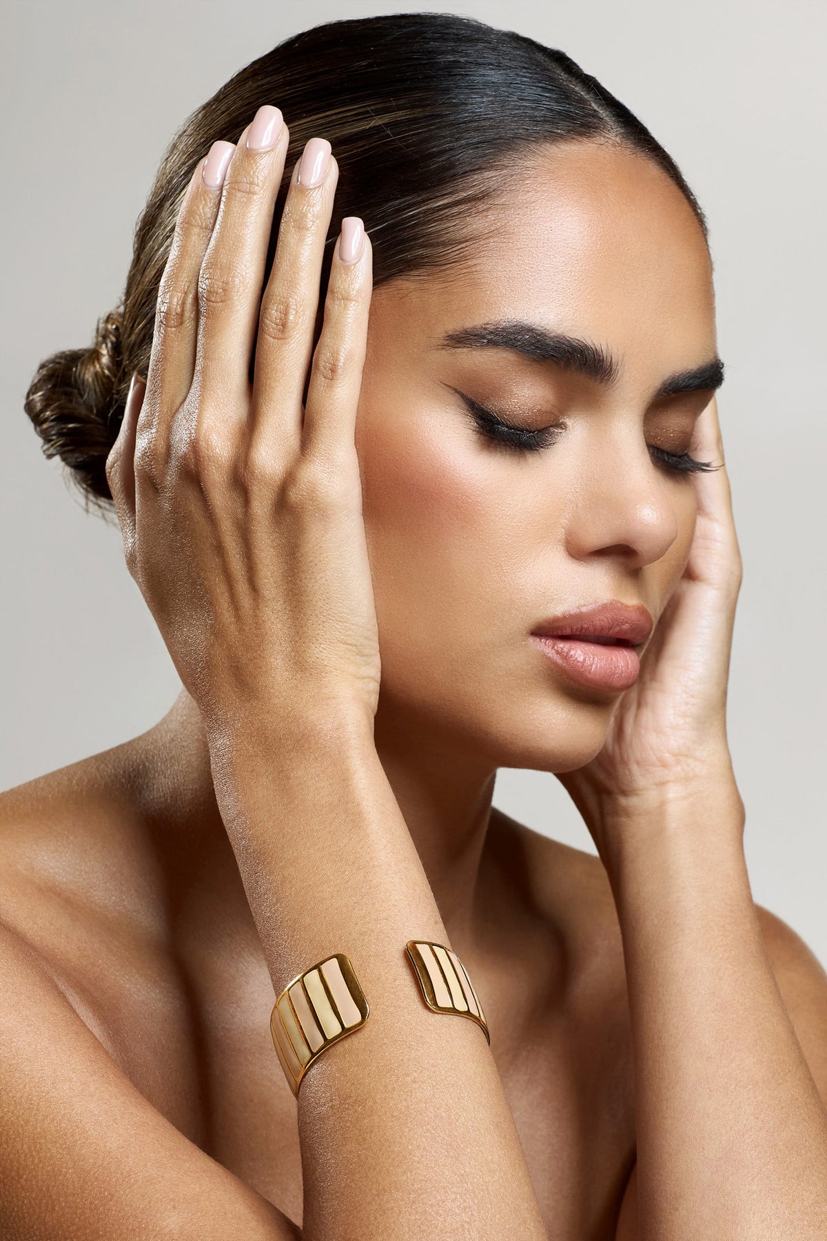 WB_CL134140011-YasmineNudeAdjustableGoldBangle7_86a94d06-d564-4991-80ad-9e58cc73b95b