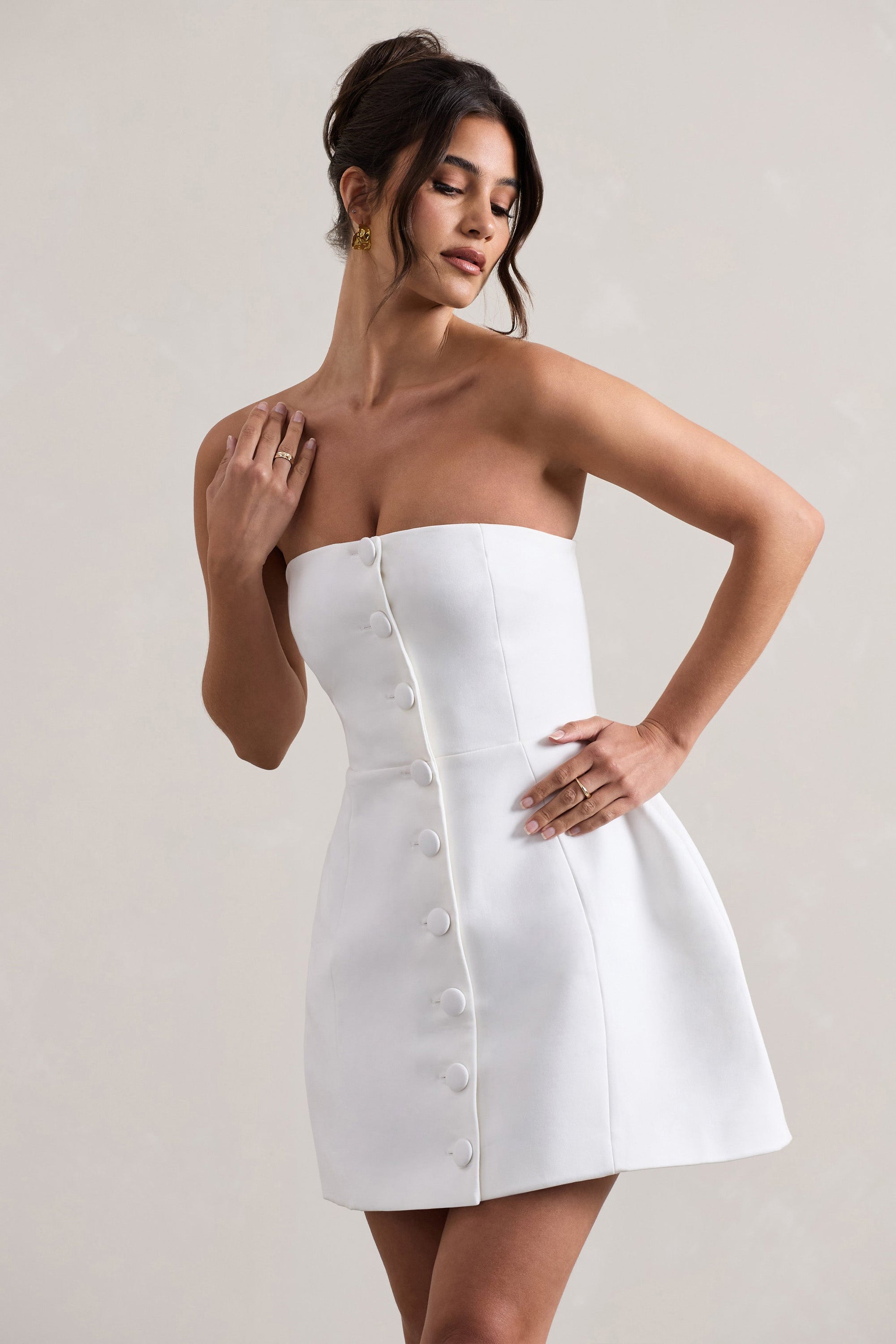 Anniston | Vestido Corto Blanco con Botones y Bandeau Ajustado