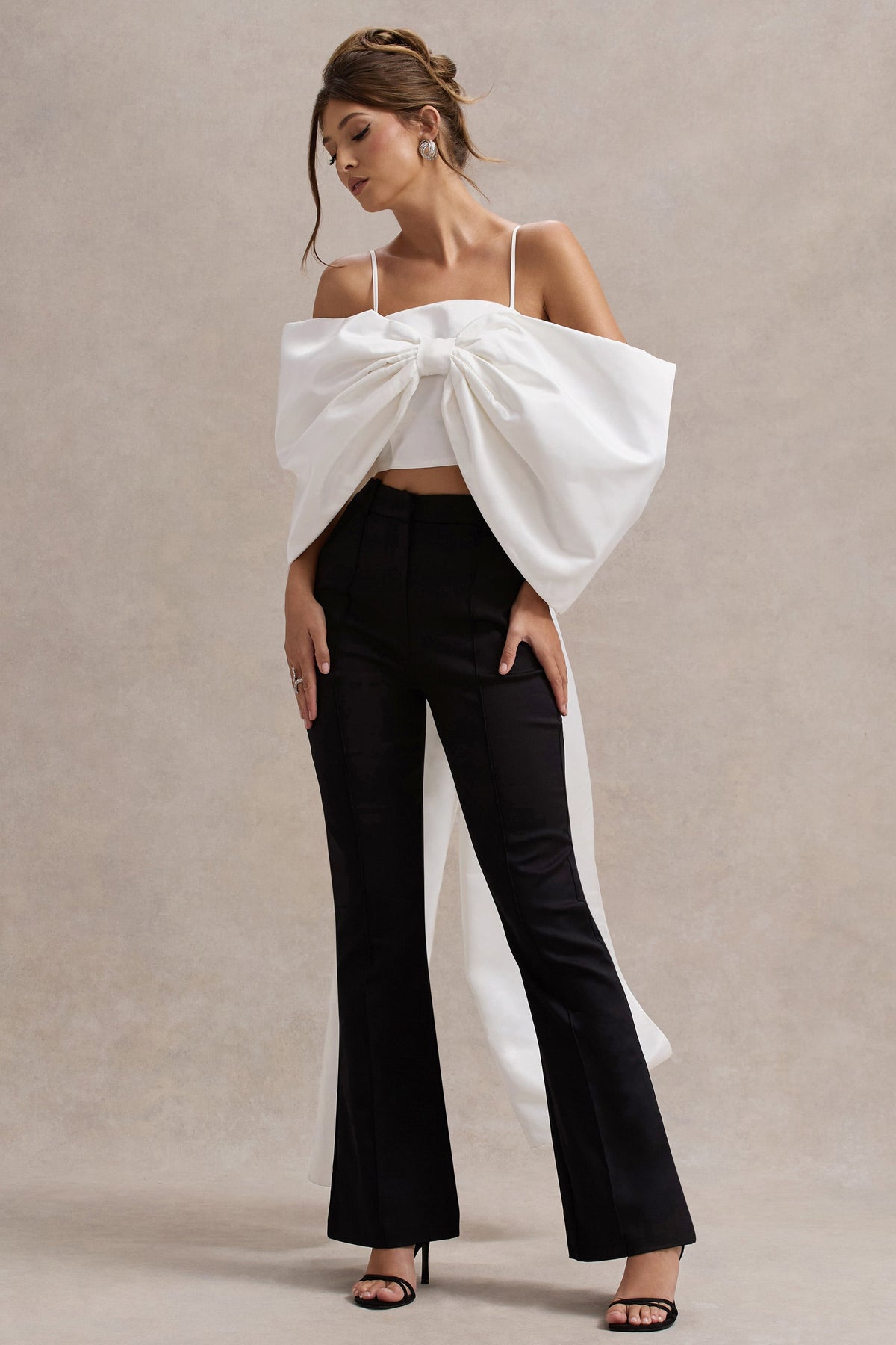 Souvenir | Top de Satén y lazo oversized en color blanco