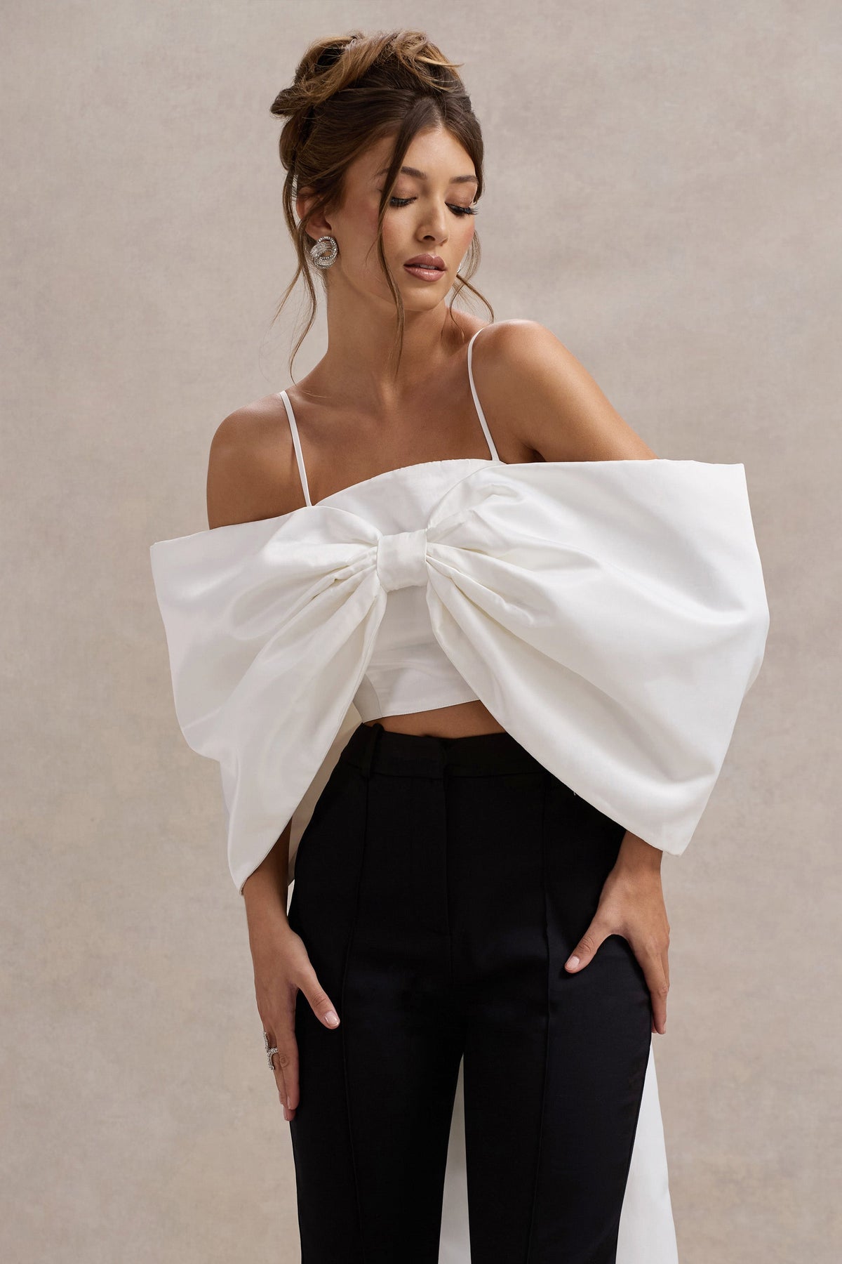 Souvenir | Top de Satén y lazo oversized en color blanco