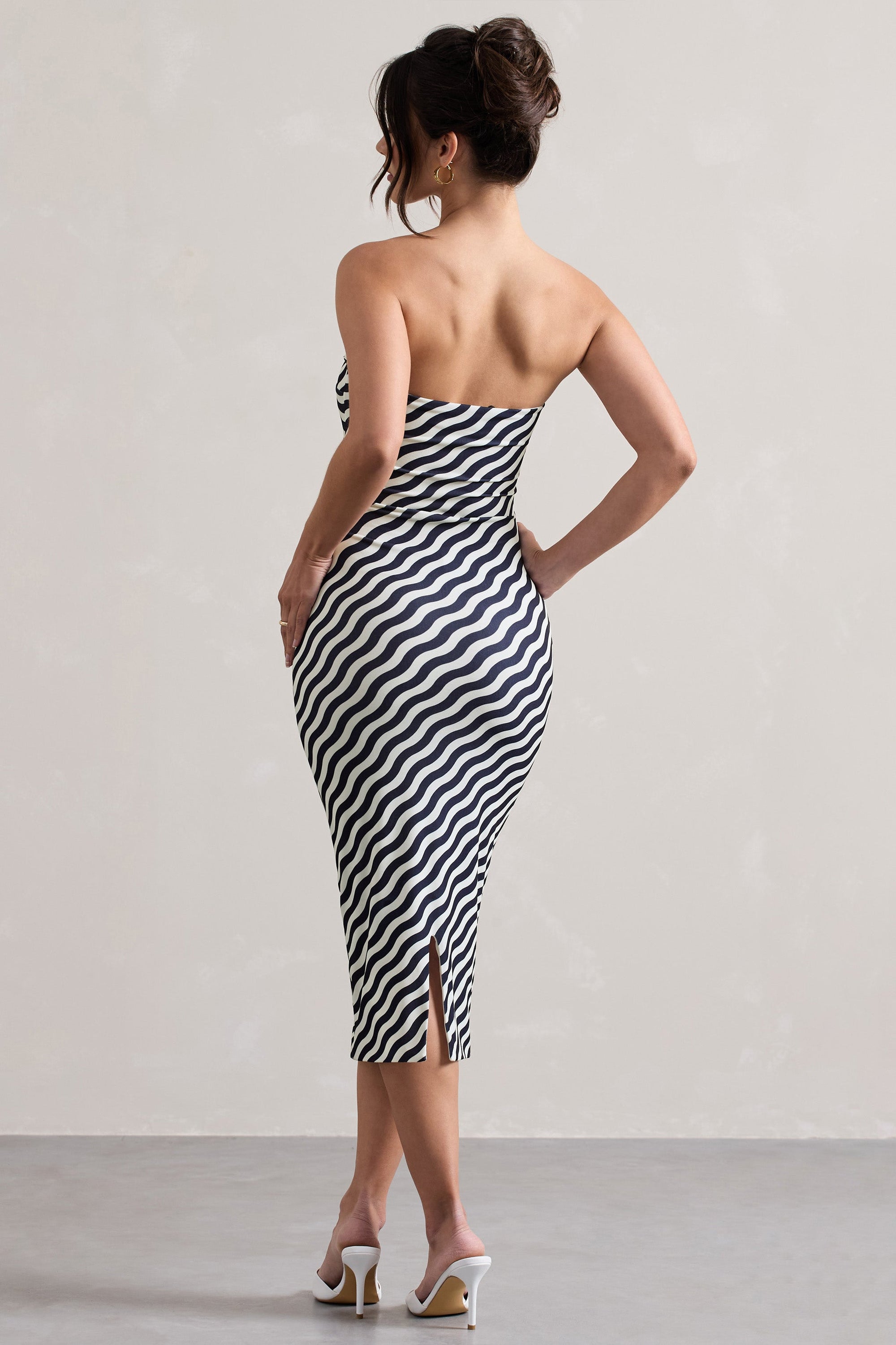 Reese | Vestido Midi Sin Tirantes con Estampado de Olas en Azul Marino