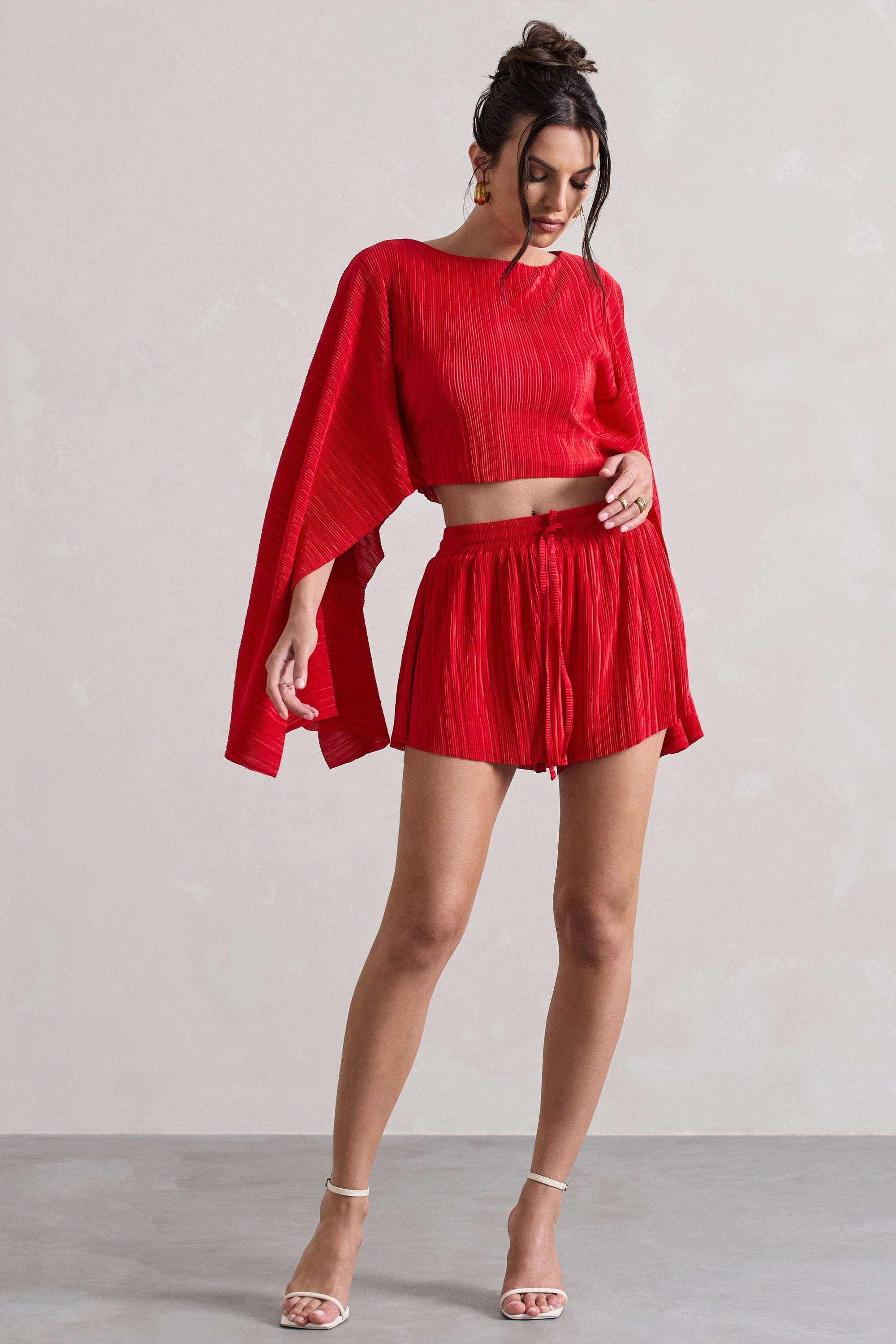 Aflame | Pantalones cortos con cintura anudada y plisada en color rojo