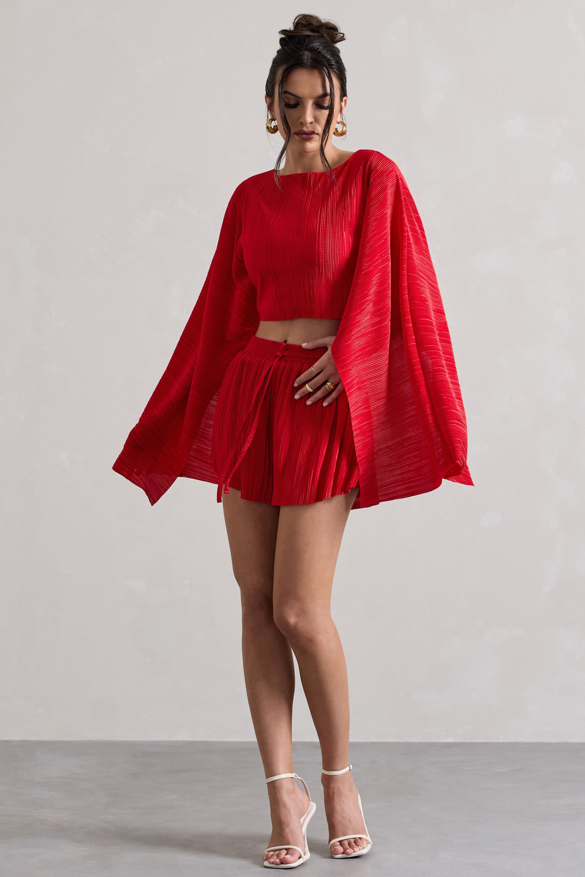Aflame | Pantalones cortos con cintura anudada y plisada en color rojo