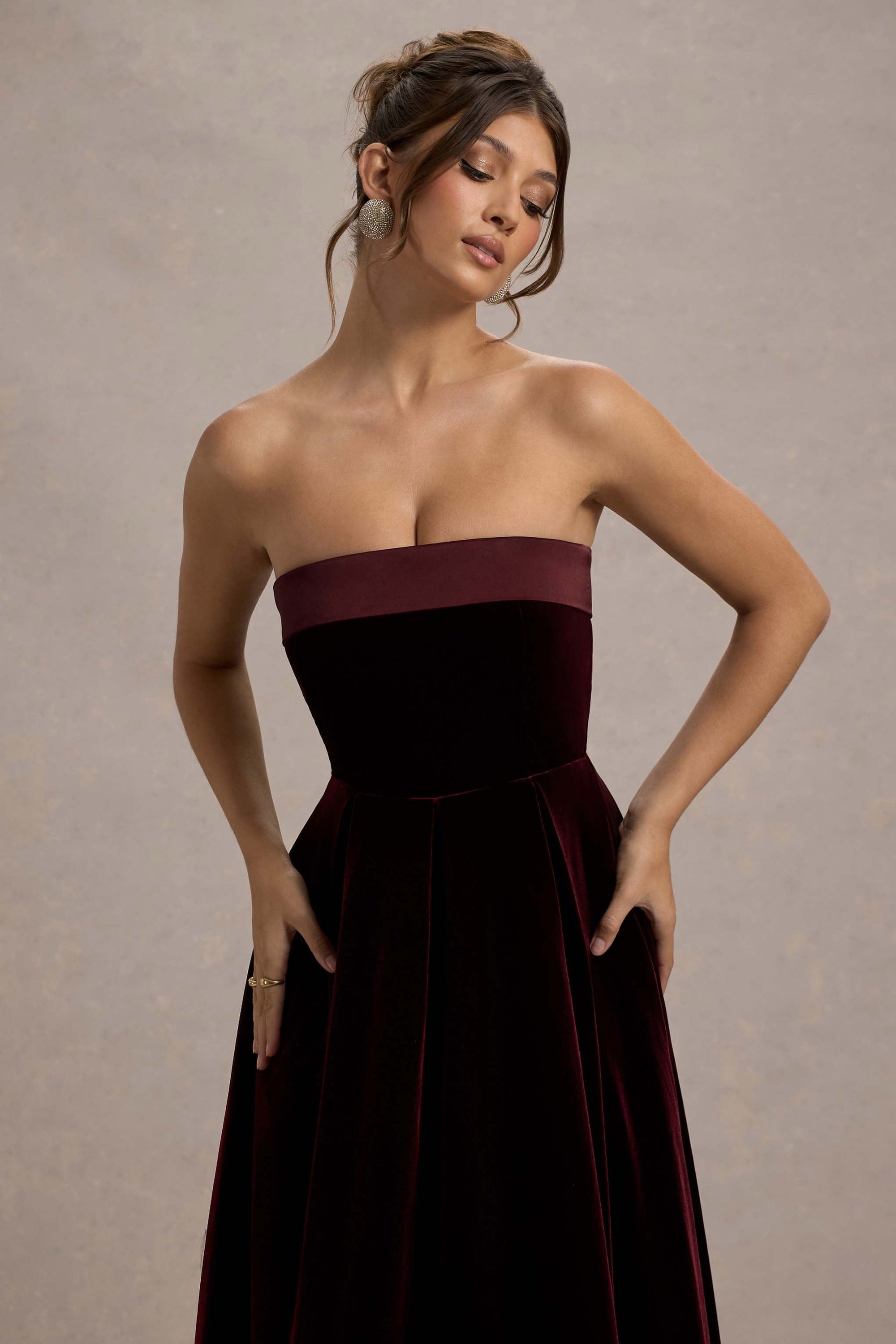 Delray | Vestido Midi de Terciopelo Burdeos con escote Bandeau