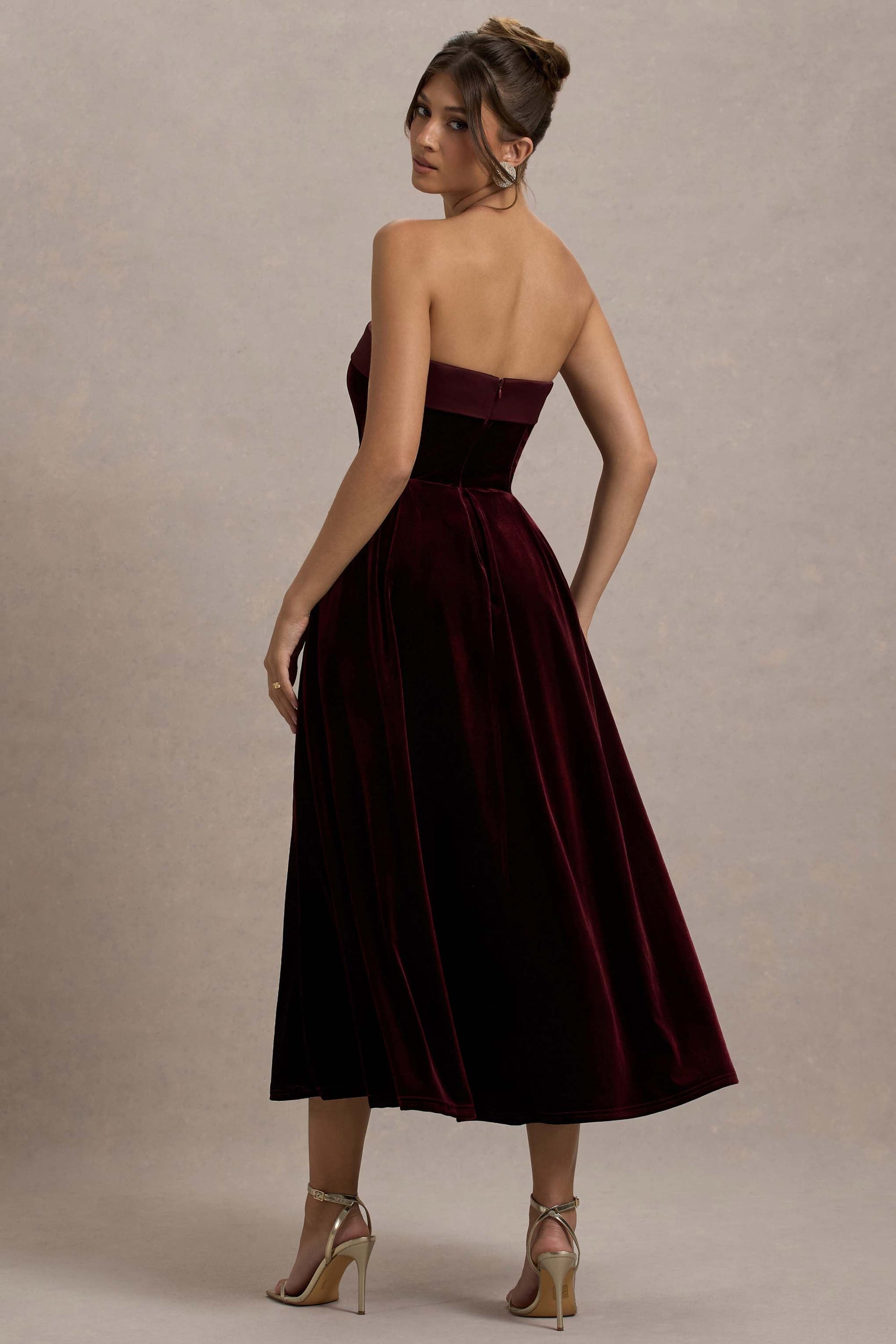 Delray | Vestido Midi de Terciopelo Burdeos con escote Bandeau
