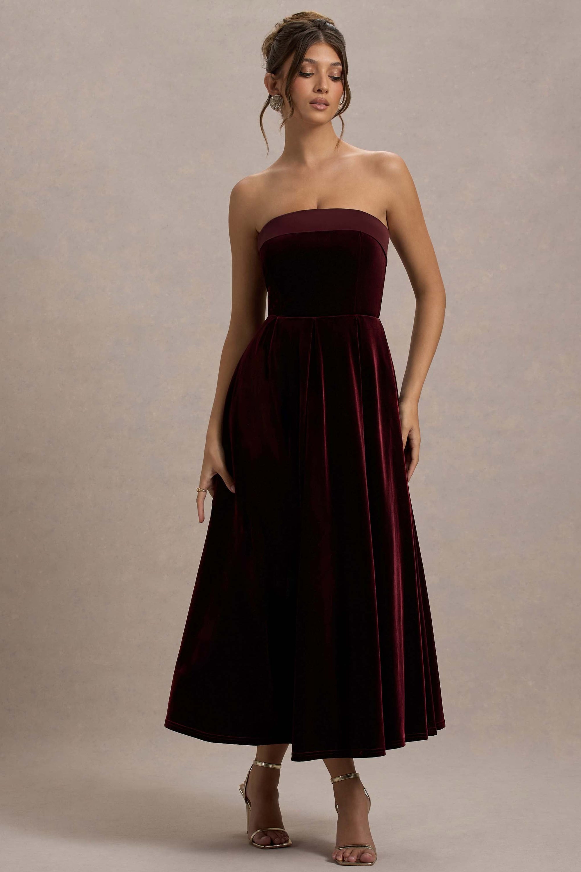 Delray | Vestido Midi de Terciopelo Burdeos con escote Bandeau