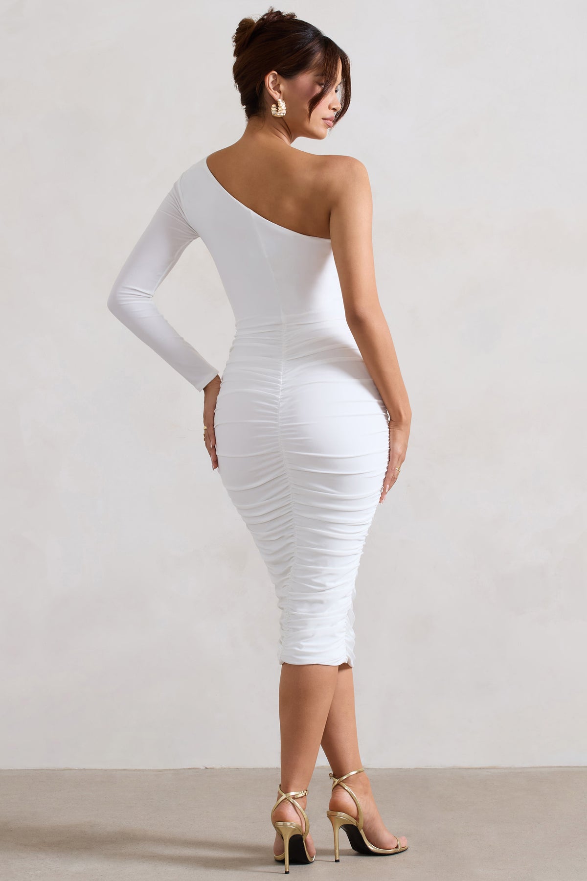 In The Shadows | Vestido Blanco Midi drapeado con una sola manga larga y escote asimétrico