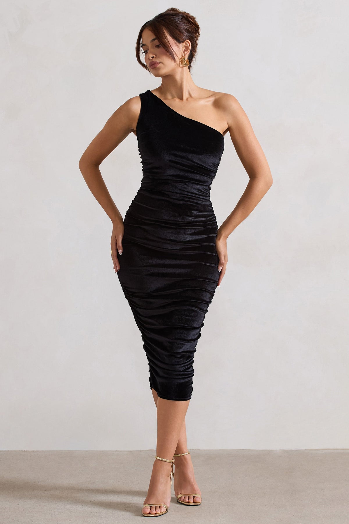 Back For More | Vestido Midi de Terciopelo Negro Asimétrico Fruncido