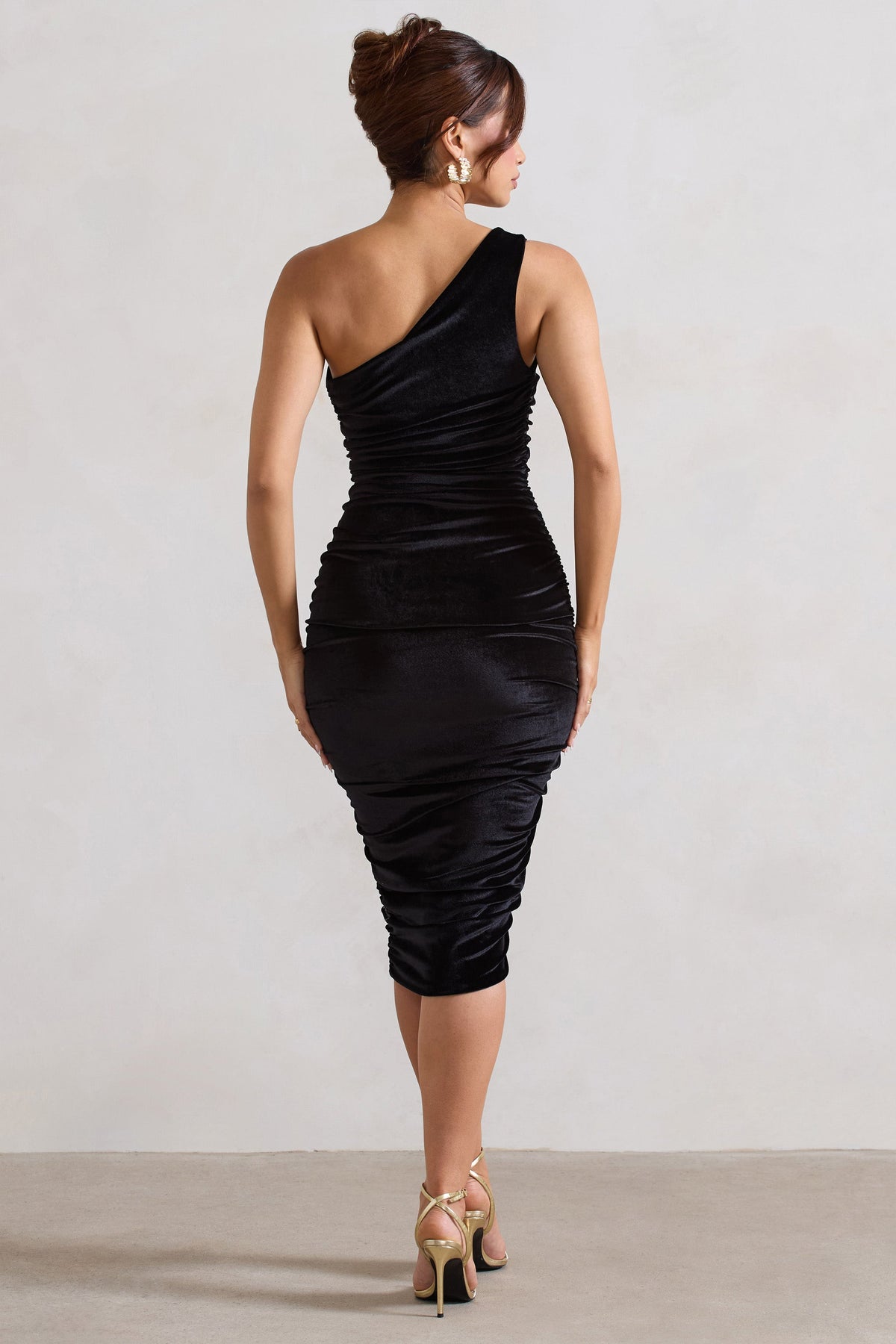 Back For More | Vestido Midi de Terciopelo Negro Asimétrico Fruncido