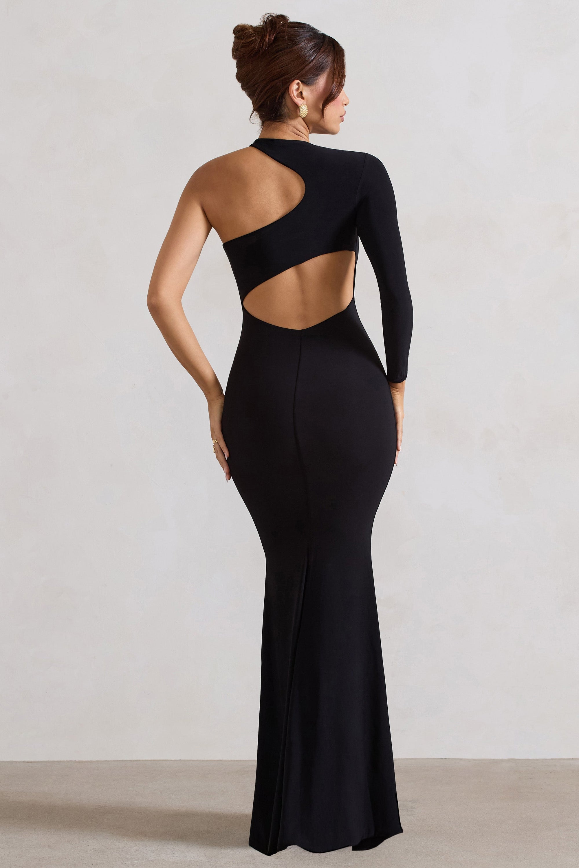 Tyra | Vestido largo negro con escote asimétrico y detalle de espalda descubierta