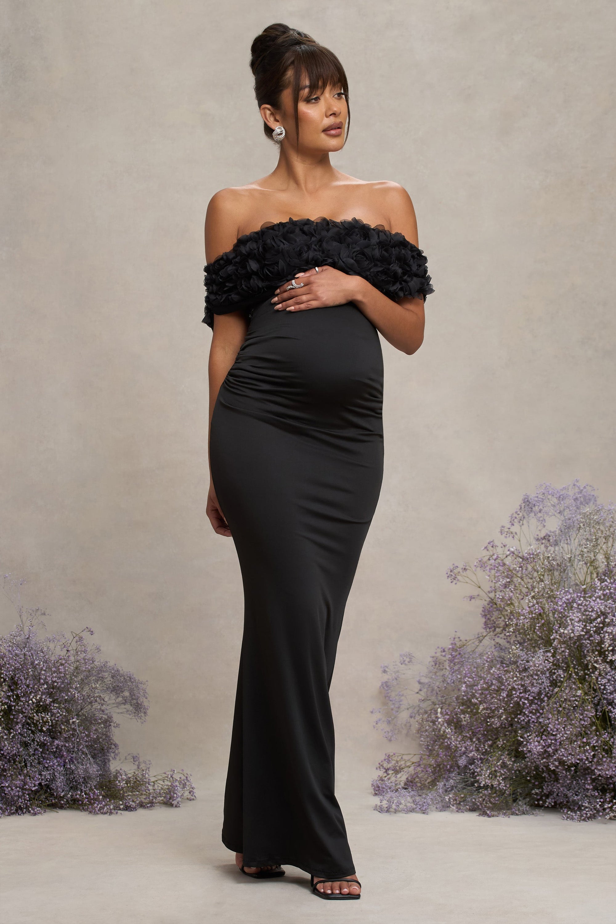 Inflorescence | Vestido largo de premamá negro con escote bardot floral de malla