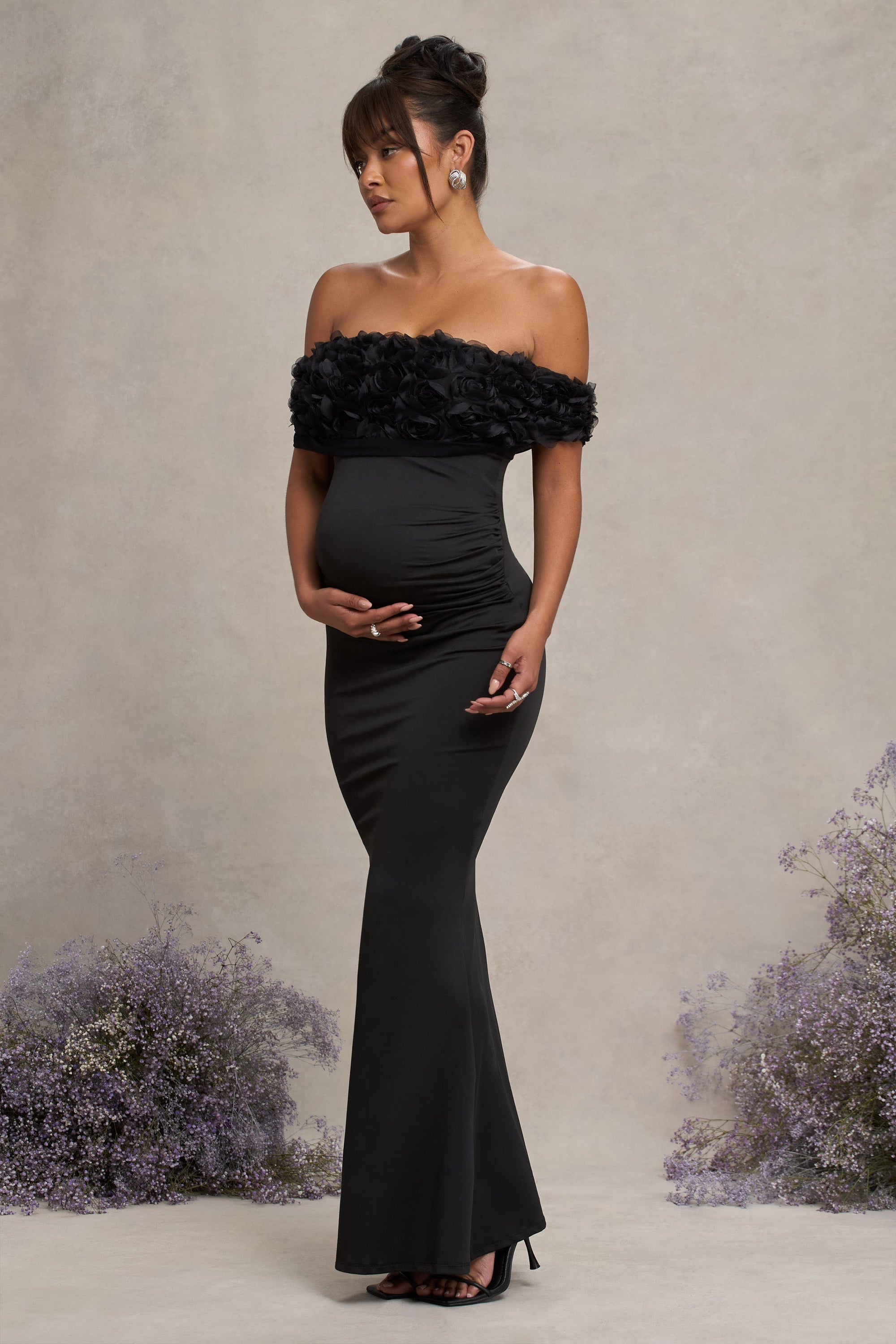 Inflorescence | Vestido largo de premamá negro con escote bardot floral de malla