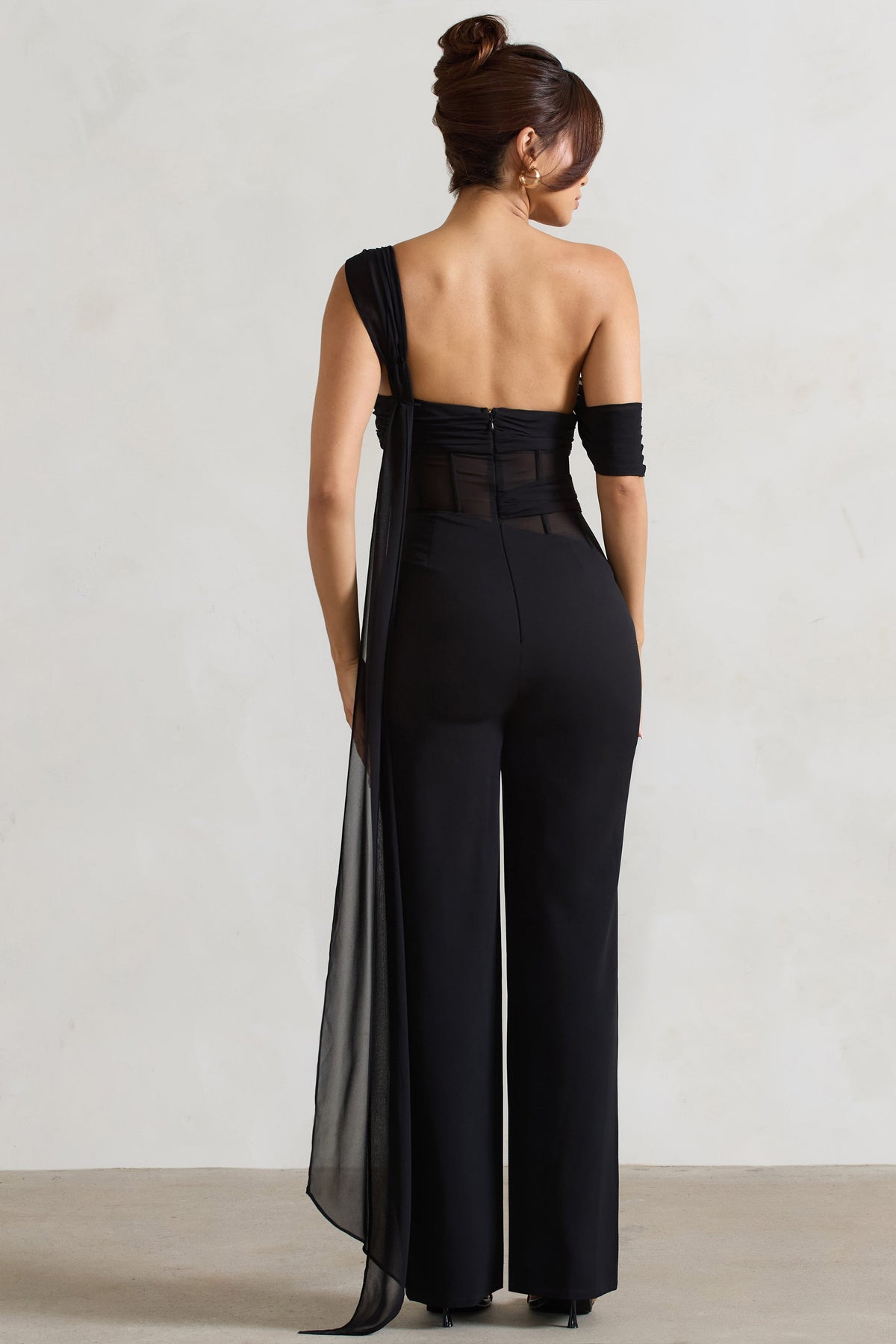 Fatale | Mono negro con corsé y mangas drapeadas