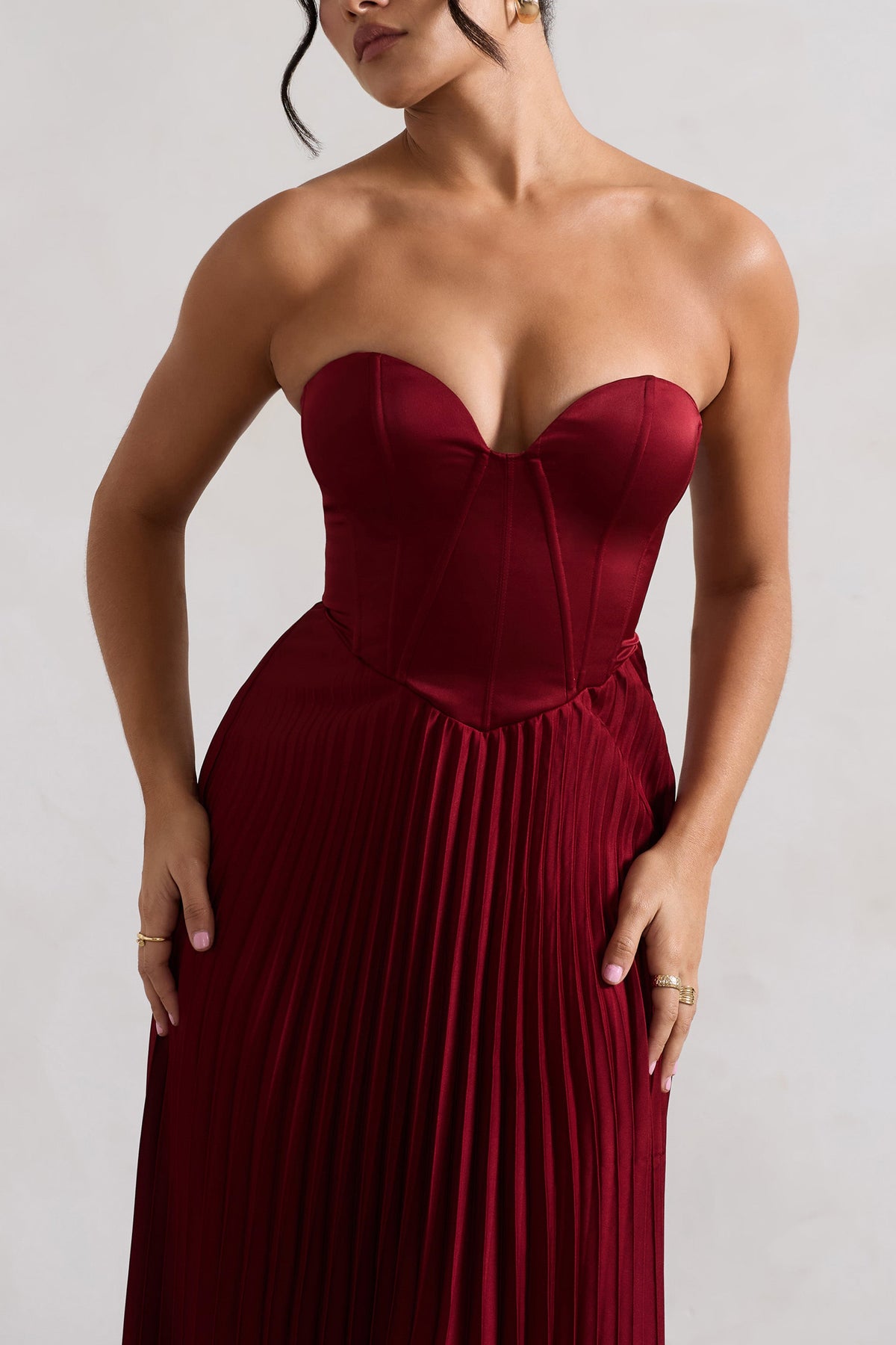 Bordeaux | Vestido Midi de Satén con Estilo Corsé en Color Baya
