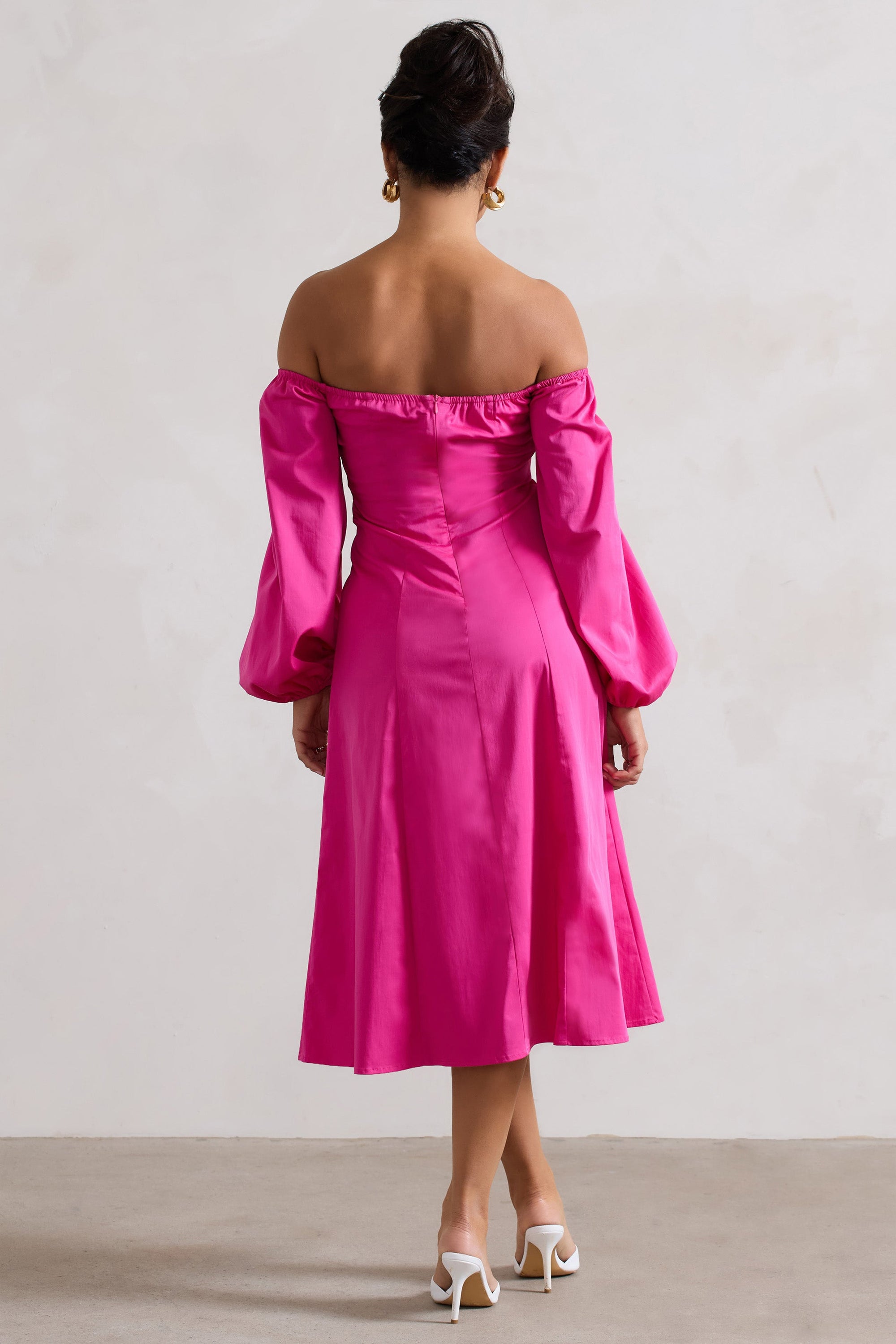 Santino | Vestido midi con mangas abullonadas y escote Bardot retorcido en color ciruela brillante